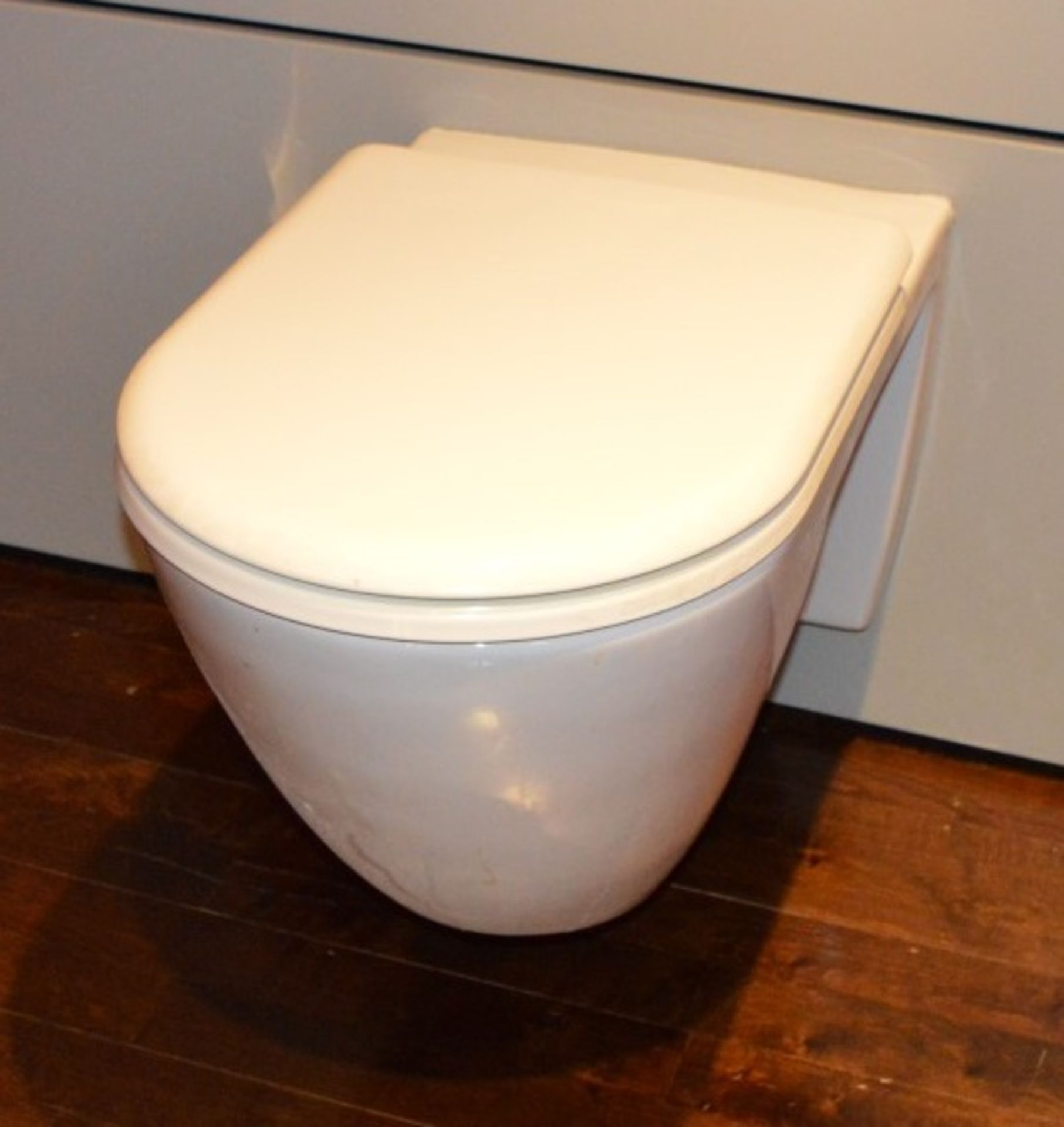 1 x Duravit Starck Toilet Suite Including Wall Hung Pan with Seat, Gerberit Wall Flusher, Wall - Image 3 of 8