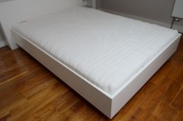 1 x White Gloss Double Bed With Integrated Oversized Headboard, Schulter Komfortzone Slatted Base