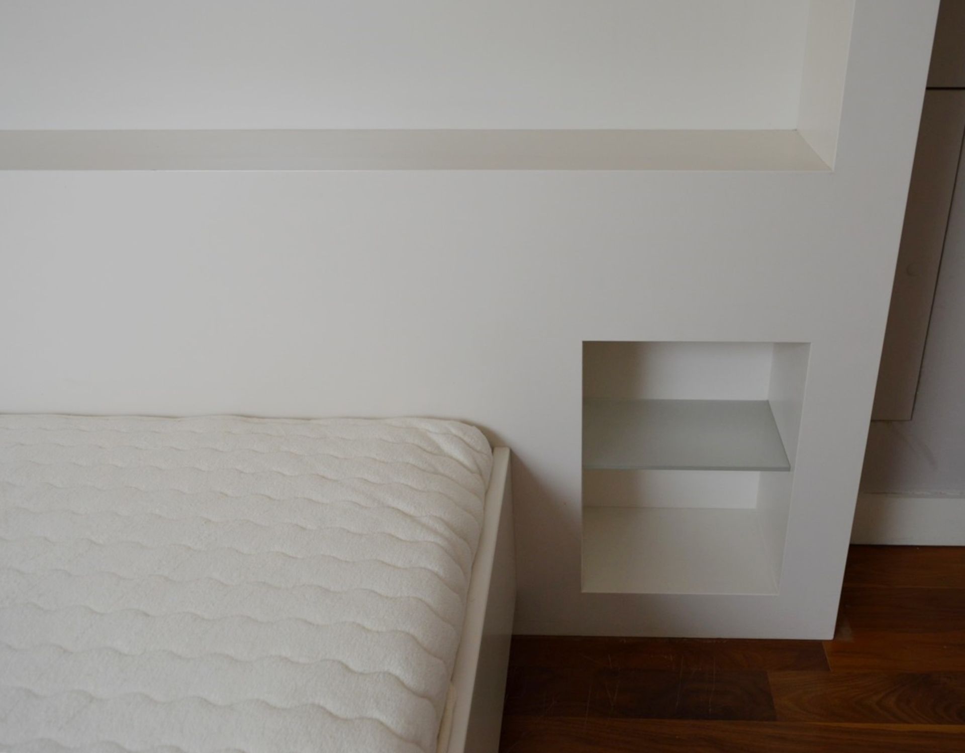 1 x White Gloss Double Bed With Integrated Oversized Headboard, Schulter Komfortzone Slatted Base - Image 9 of 12