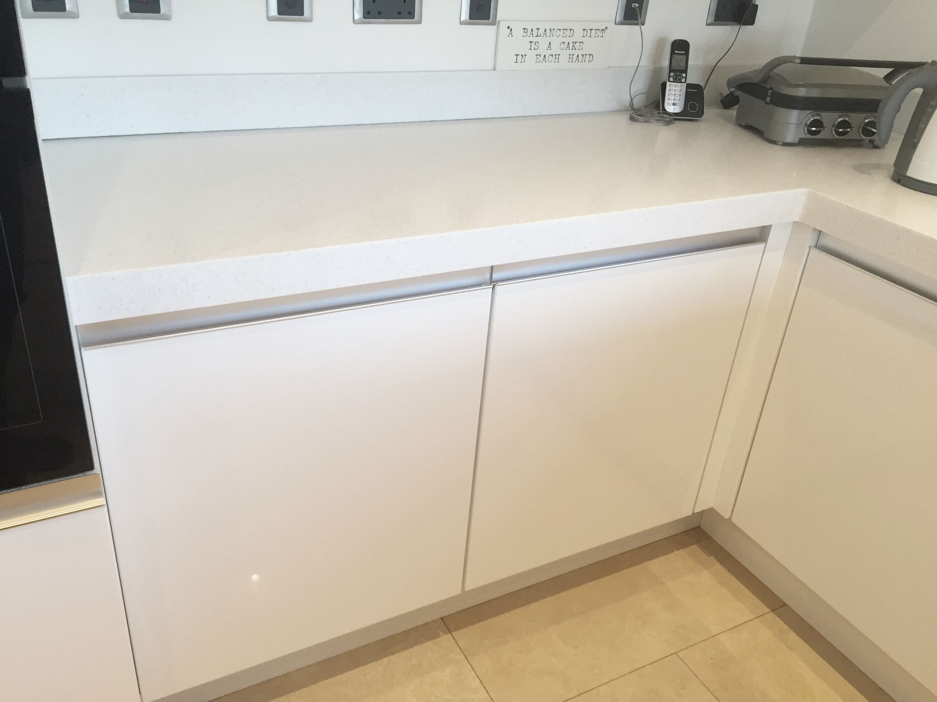 1 x Modern Gloss White Bespoke Fitted Kitchen By Johnson & Johnson - Features Integral Neff - Image 34 of 54
