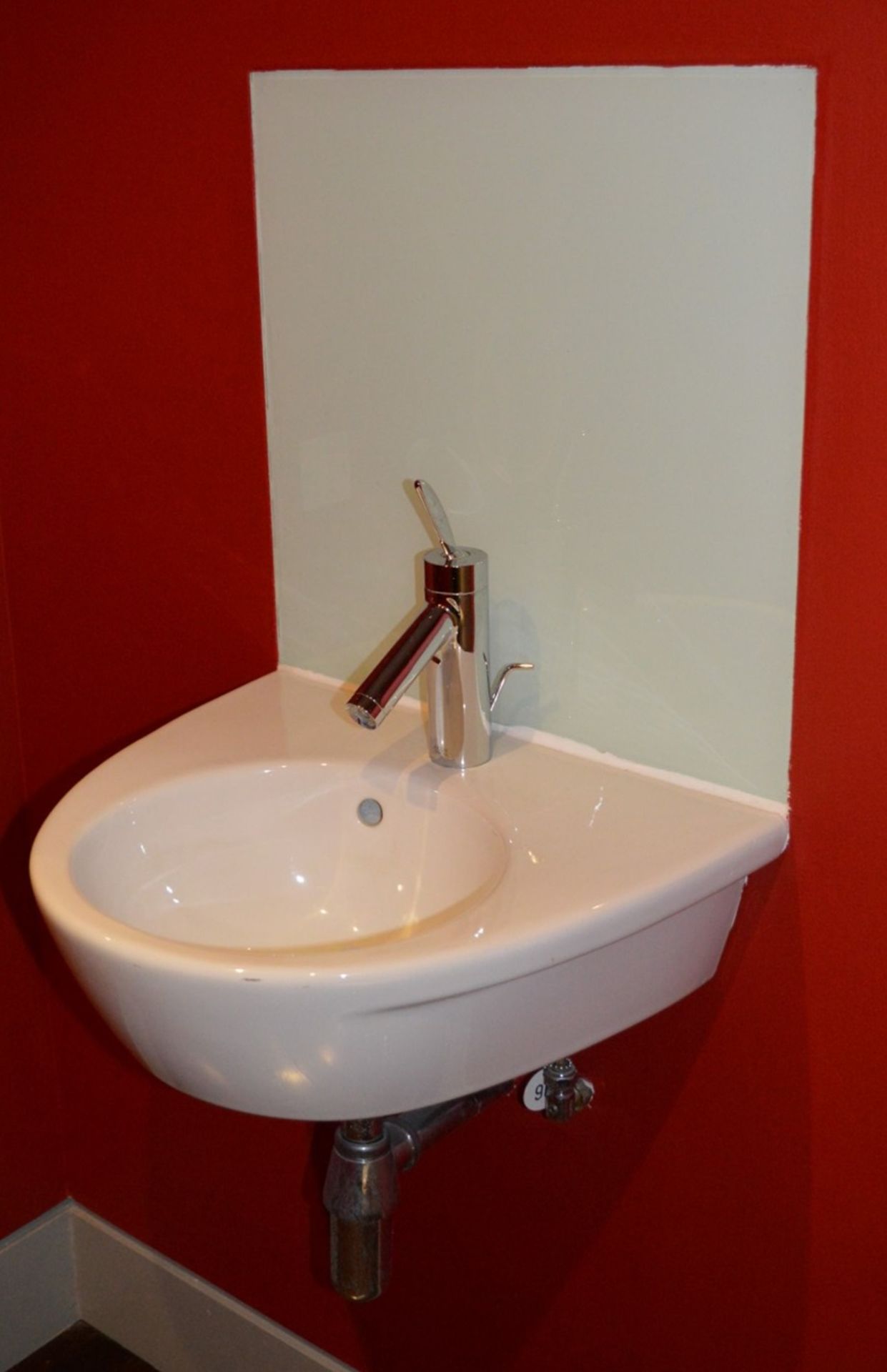 1 x Duravit Starck Toilet Suite Including Wall Hung Pan with Seat, Gerberit Wall Flusher, Wall - Image 5 of 8