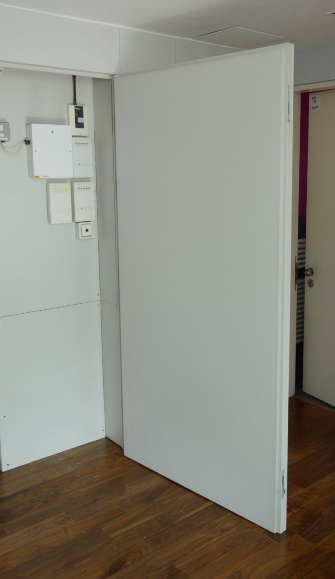 2 x Internal Cupboard Doors - Each Door Measures H102 x W196.5 x D6cm - Ref 25 - CL230 - Location: - Image 5 of 10