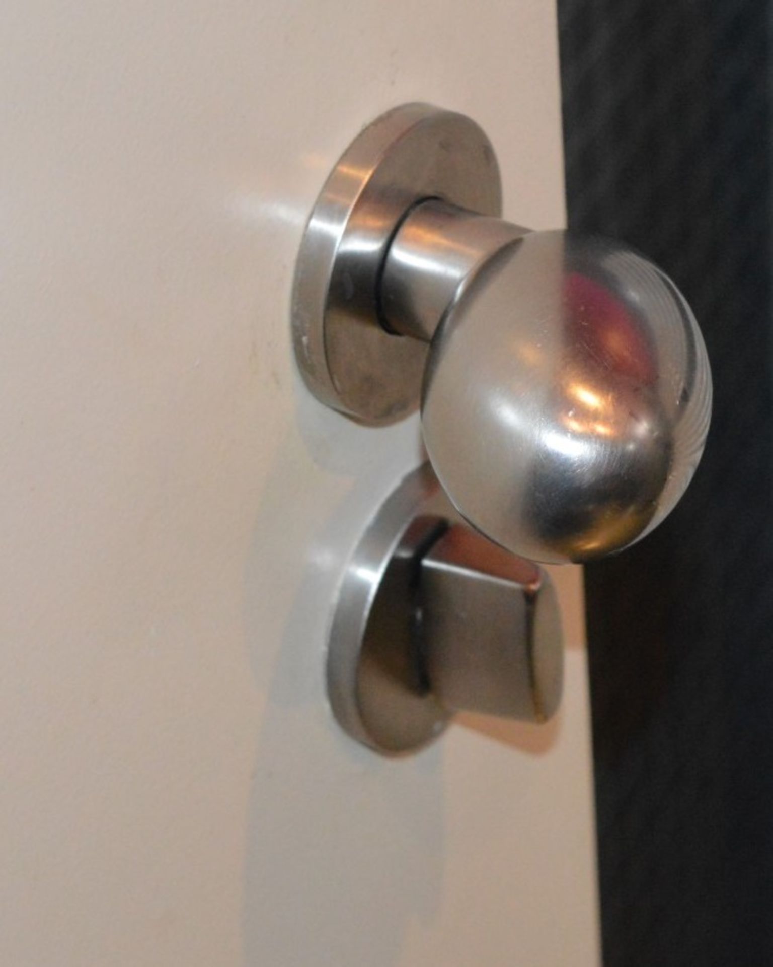 1 x Fire Resistant Internal Door - Fitted With Stylish Chrome Door Knobs, Triple Hinges and - Image 4 of 6