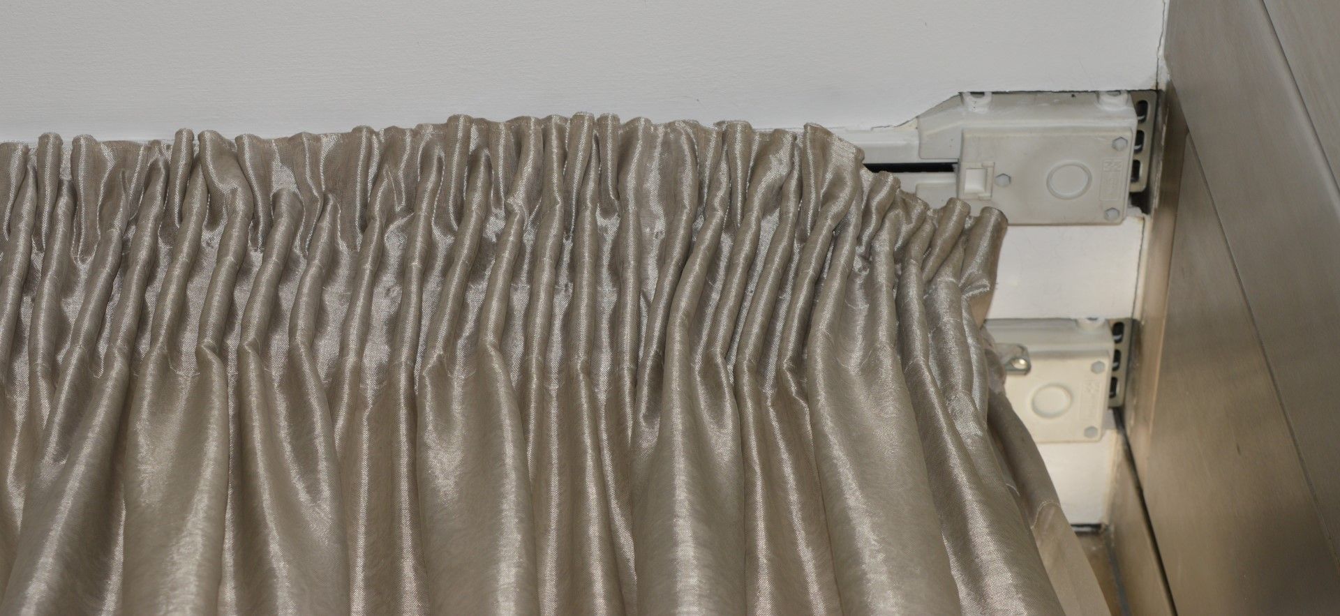 1 x Set of Curtains With Electric Motor - Ref 73 - Approx Length 800cm x Drop 307 cms - CL230 - - Image 7 of 7