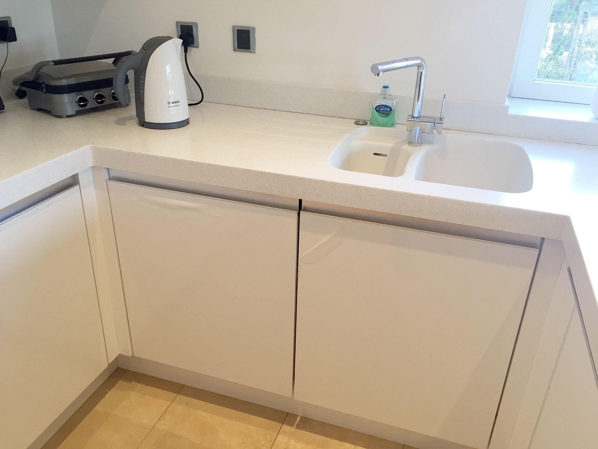 1 x Modern Gloss White Bespoke Fitted Kitchen By Johnson & Johnson - Features Integral Neff - Image 25 of 54