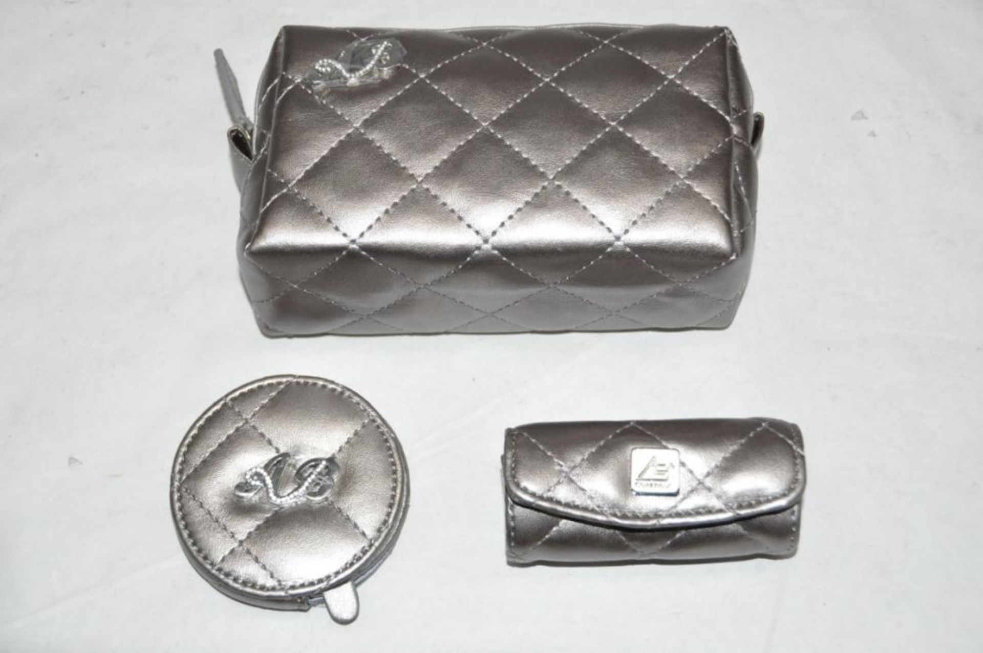 1 x "AB Collezioni" Italian Luxury 3pc Matching Gift Set - Includes Make Up Bag, Round Mirror, and - Image 6 of 6