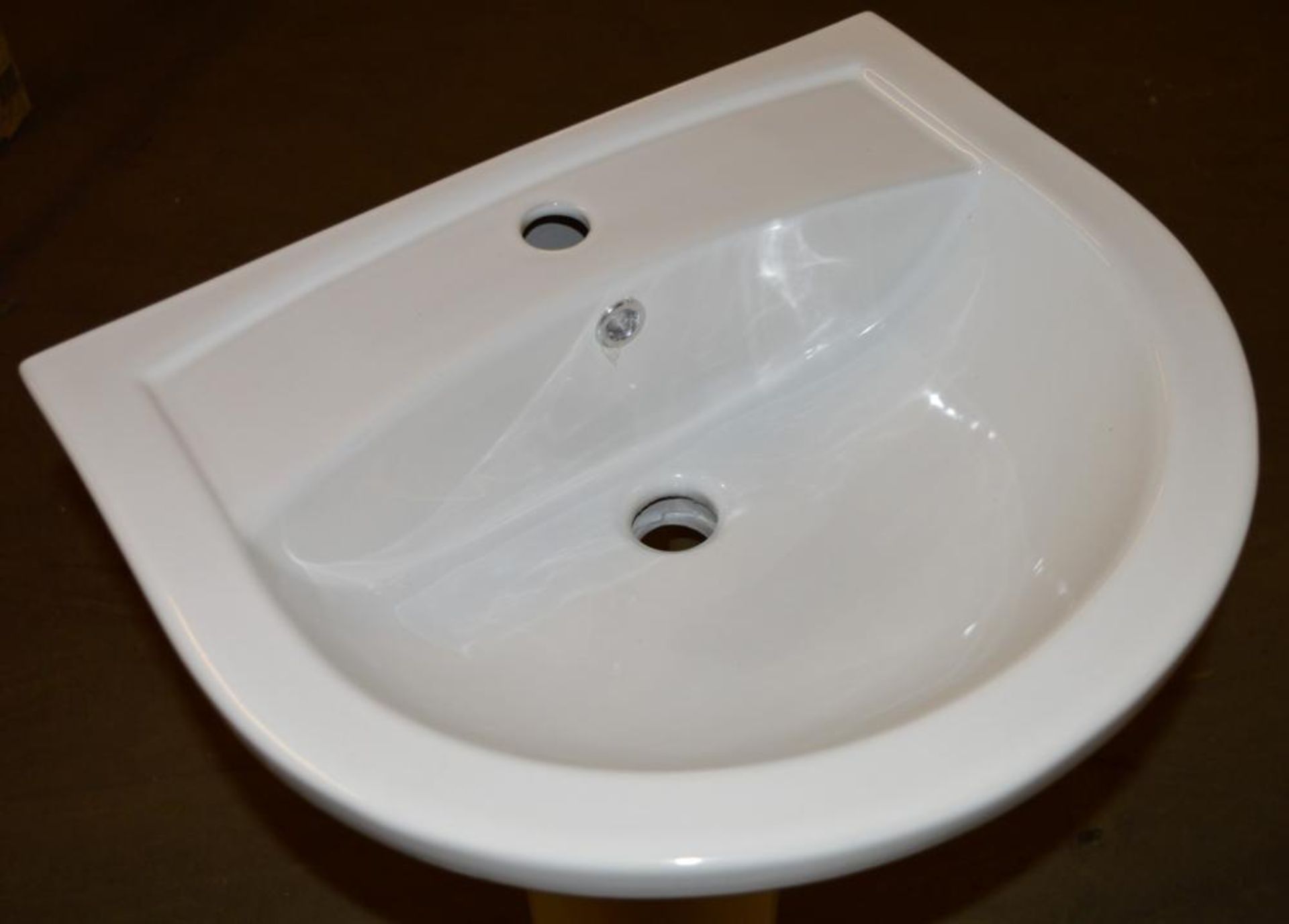 1 x Contemporary Sink Basin With Pedestal - Unused Boxed Stock - CL190 - Ref GIL036 - Location: - Image 2 of 3