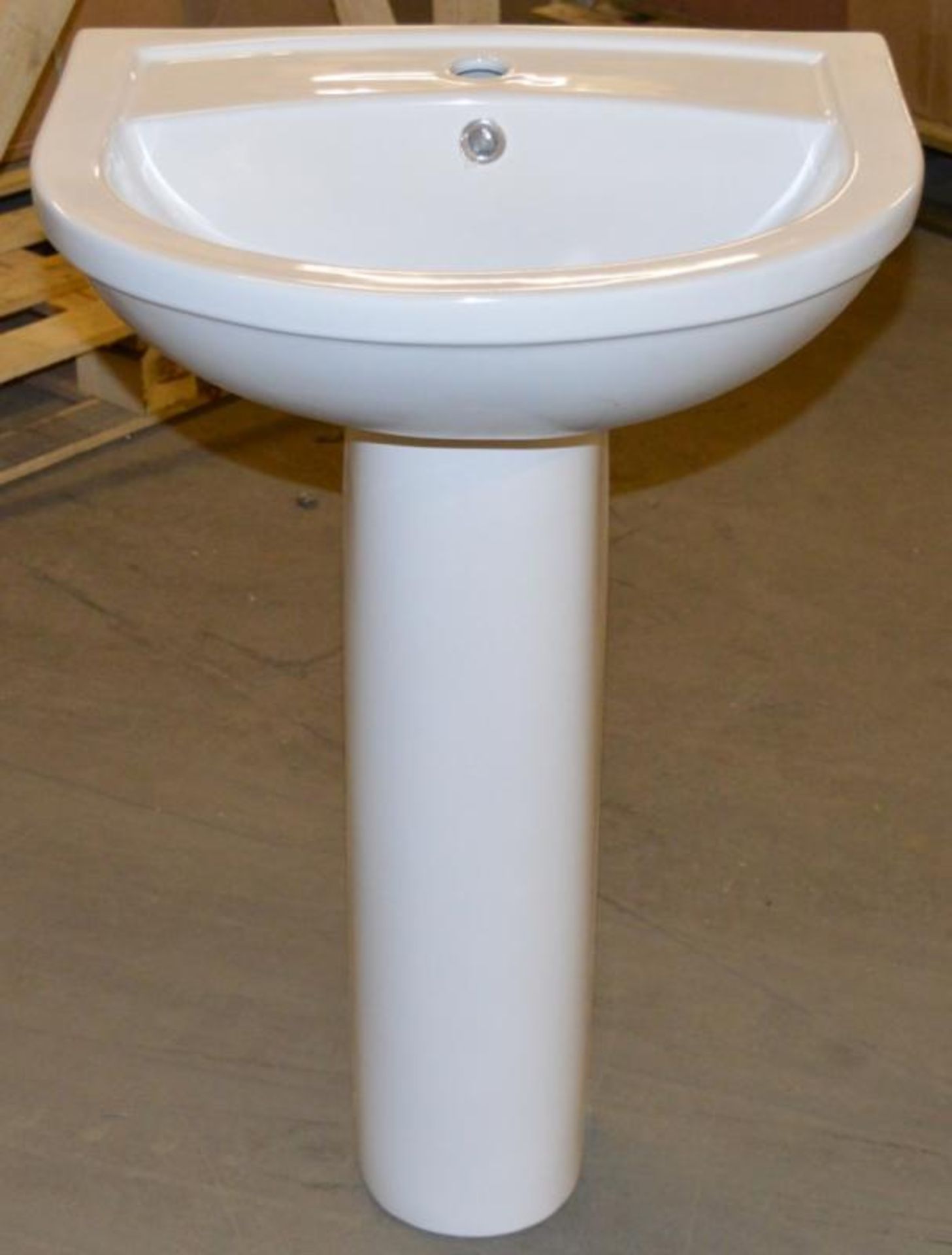 1 x Contemporary Sink Basin With Pedestal - Unused Boxed Stock - CL190 - Ref GIL036 - Location: