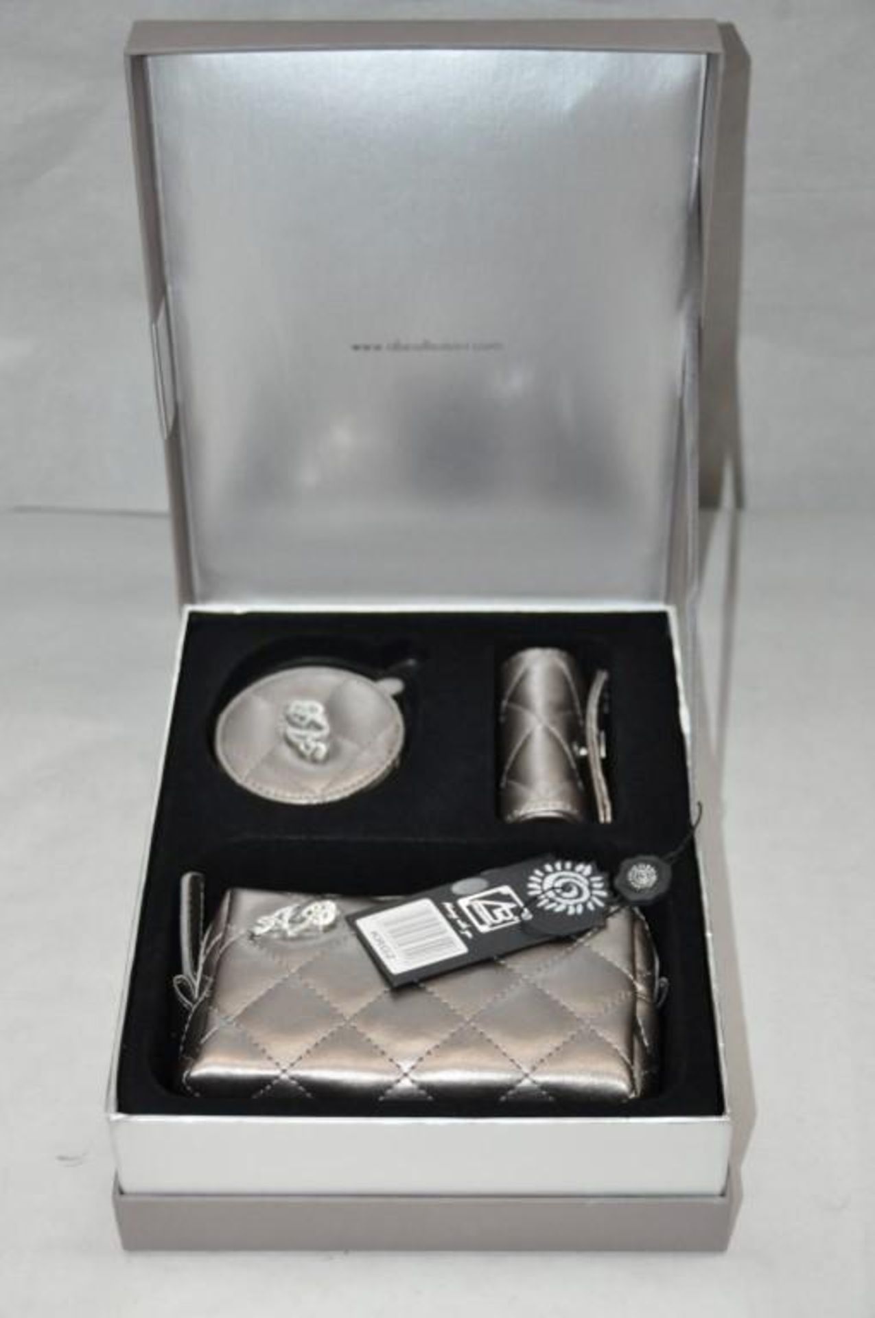 1 x "AB Collezioni" Italian Luxury 3pc Matching Gift Set - Includes Make Up Bag, Round Mirror, and - Image 3 of 6