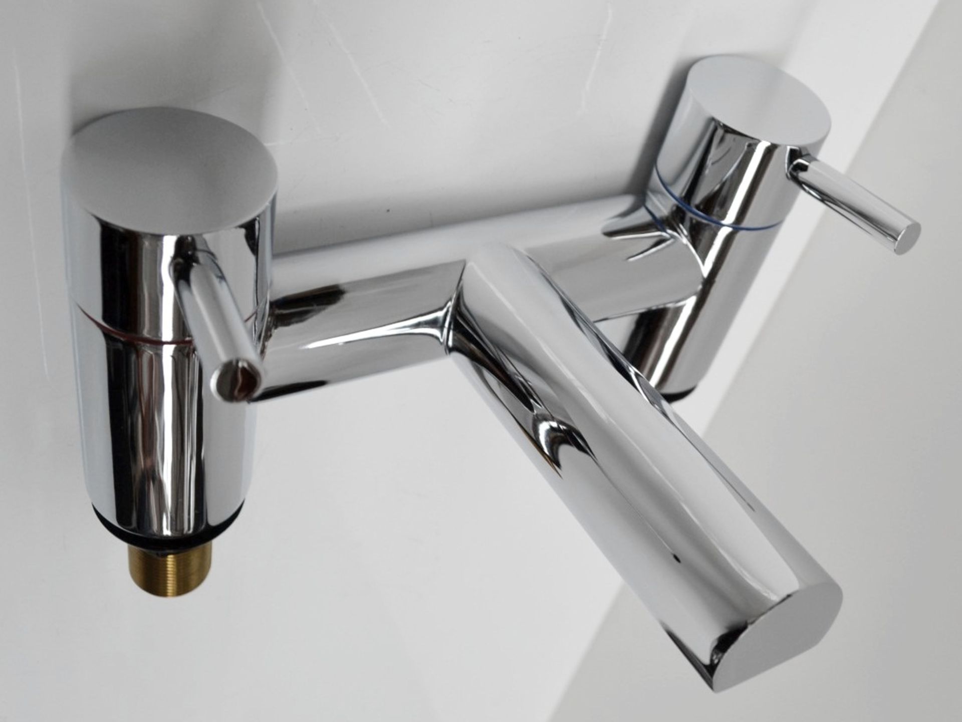 1 x Matrix Bath Mixer Tap - Featuring Modern Style With A Round Shape - Ref: MBI028 - CL190 - Unused - Image 2 of 4