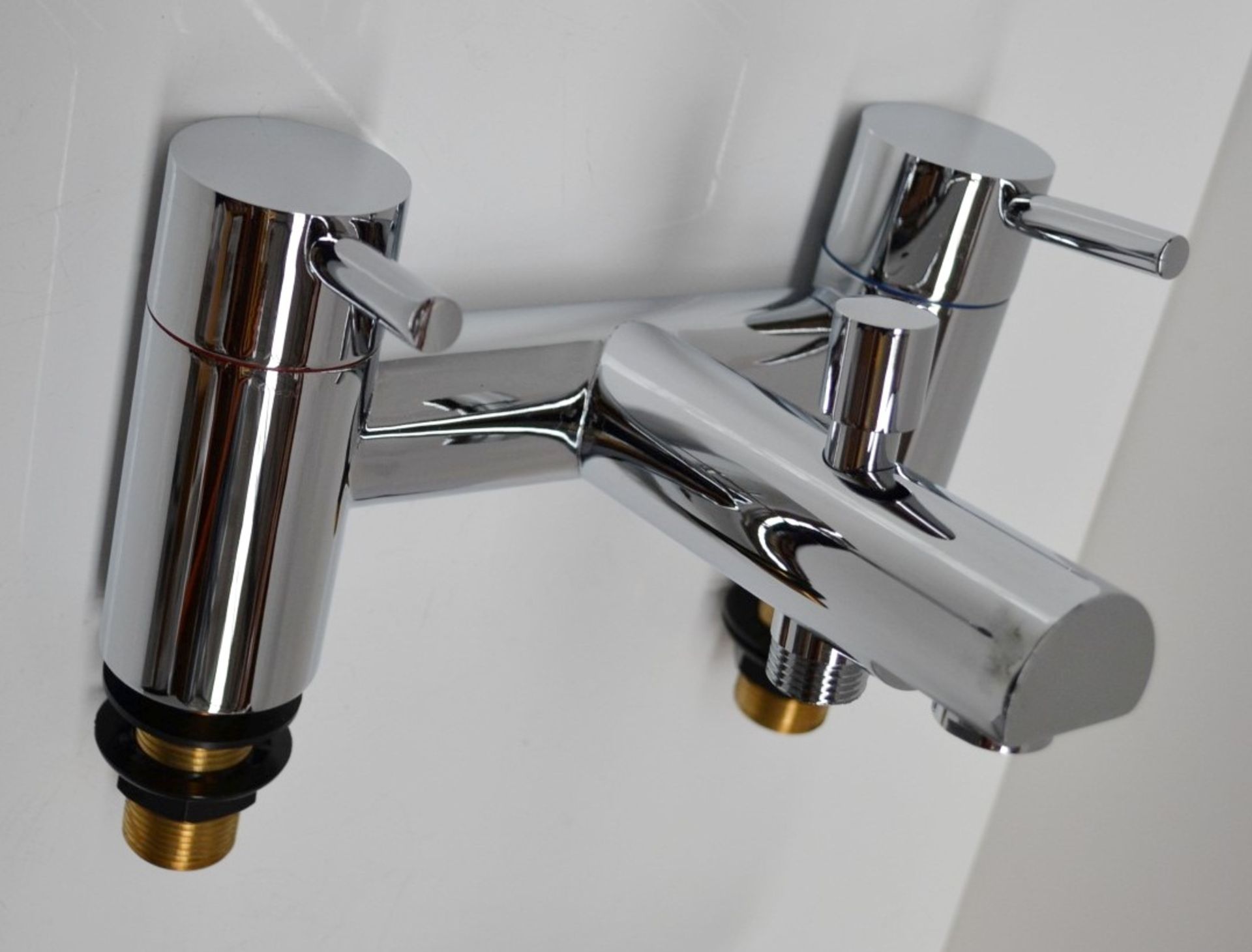 1 x Matrix Bath Mixer Tap - Featuring Modern Style With A Round Shape - Ref: MBI031 - CL190 - Unused - Image 5 of 8