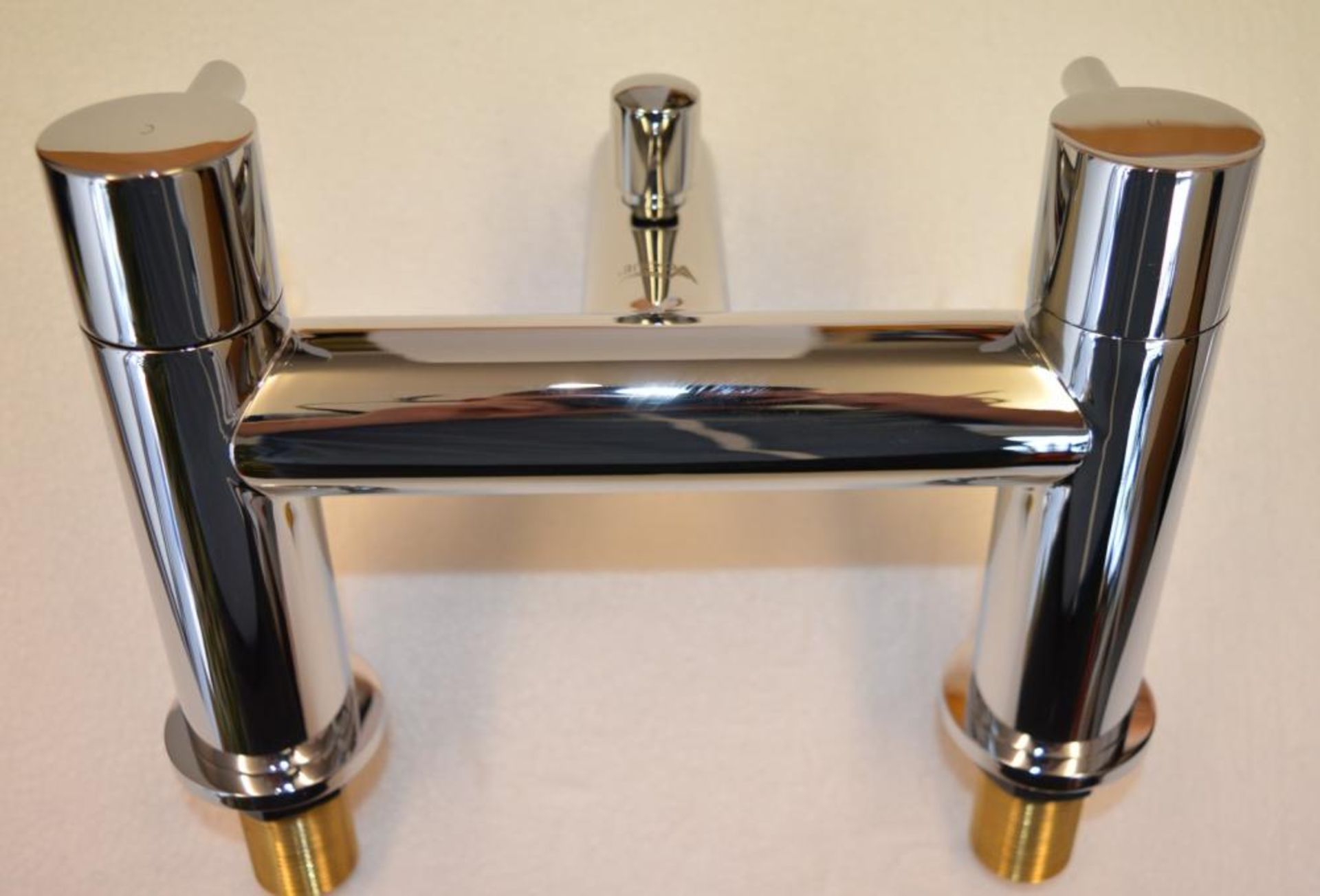 1 x Vogue Bathrooms Series 5 Bath Shower Mixer - Modern Bath Mixer Tap in Bright Chrome With - Image 4 of 5