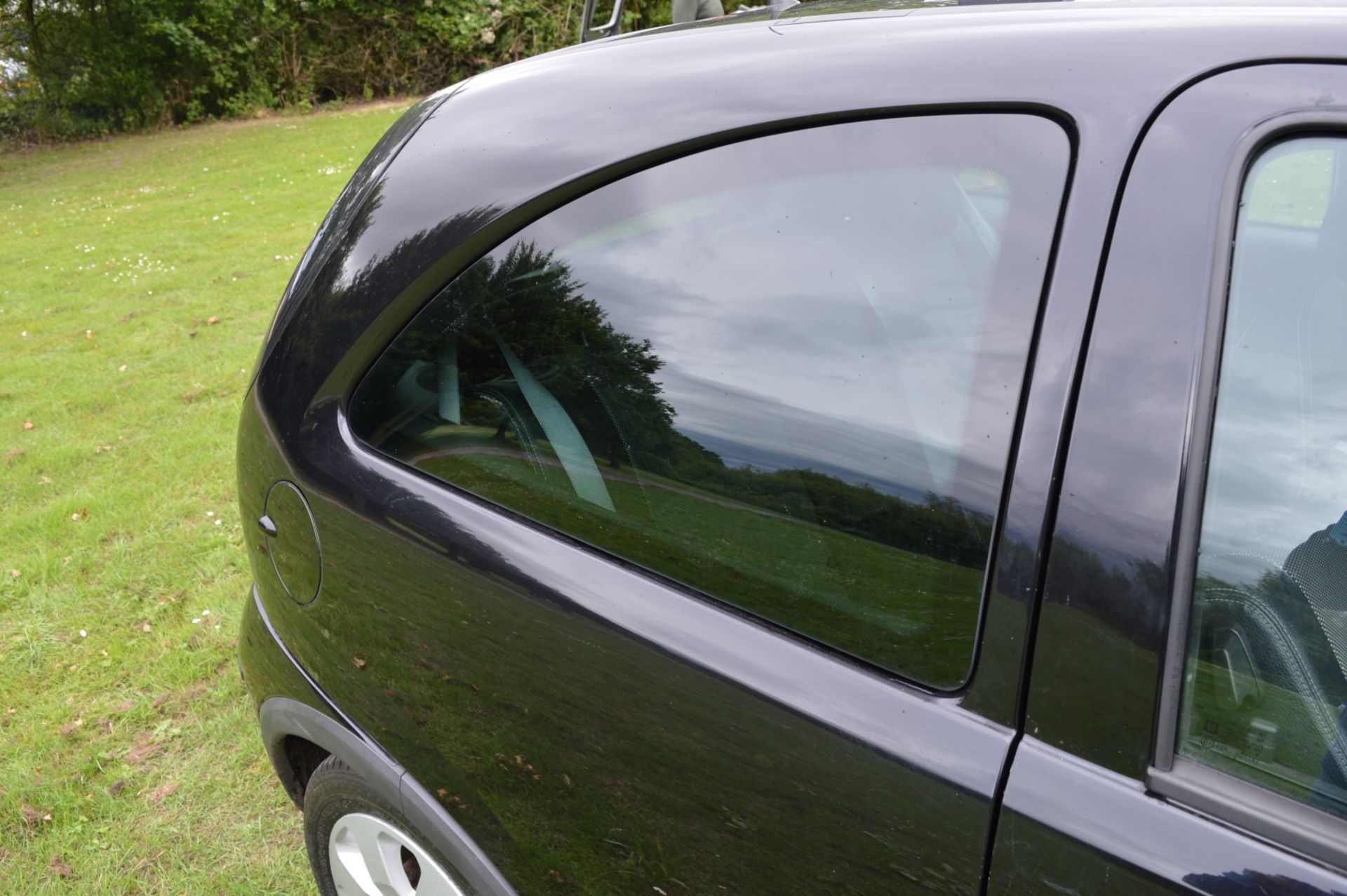 1 x Vauxhall Corsa SXI+ 3 Door Hatchback 1.2 - 2006 56 Plate - 78,000 Miles - MOT June 2018 - Image 33 of 36