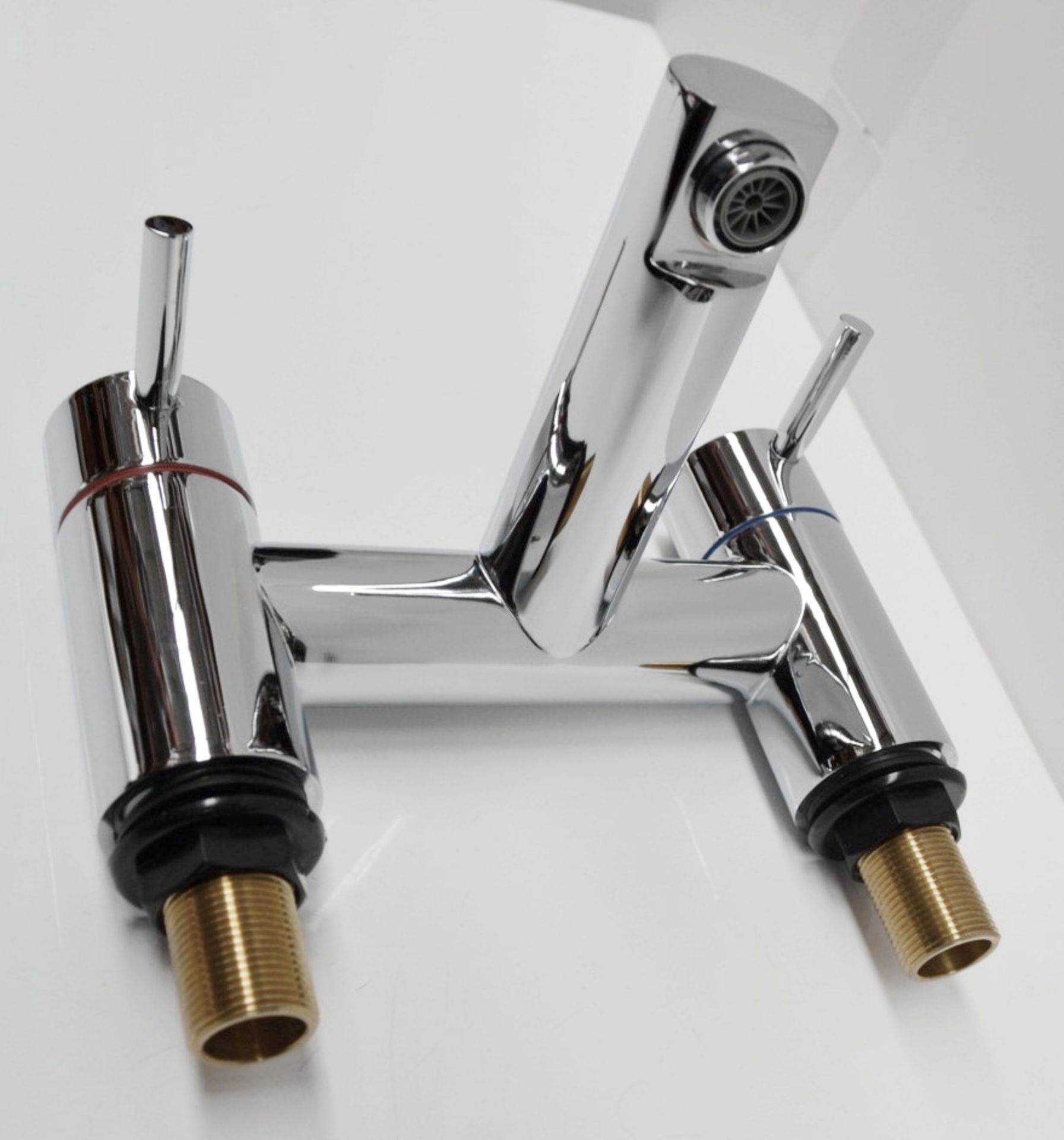 1 x Matrix Bath Mixer Tap - Featuring Modern Style With A Round Shape - Ref: MBI028 - CL190 - Unused - Image 3 of 4