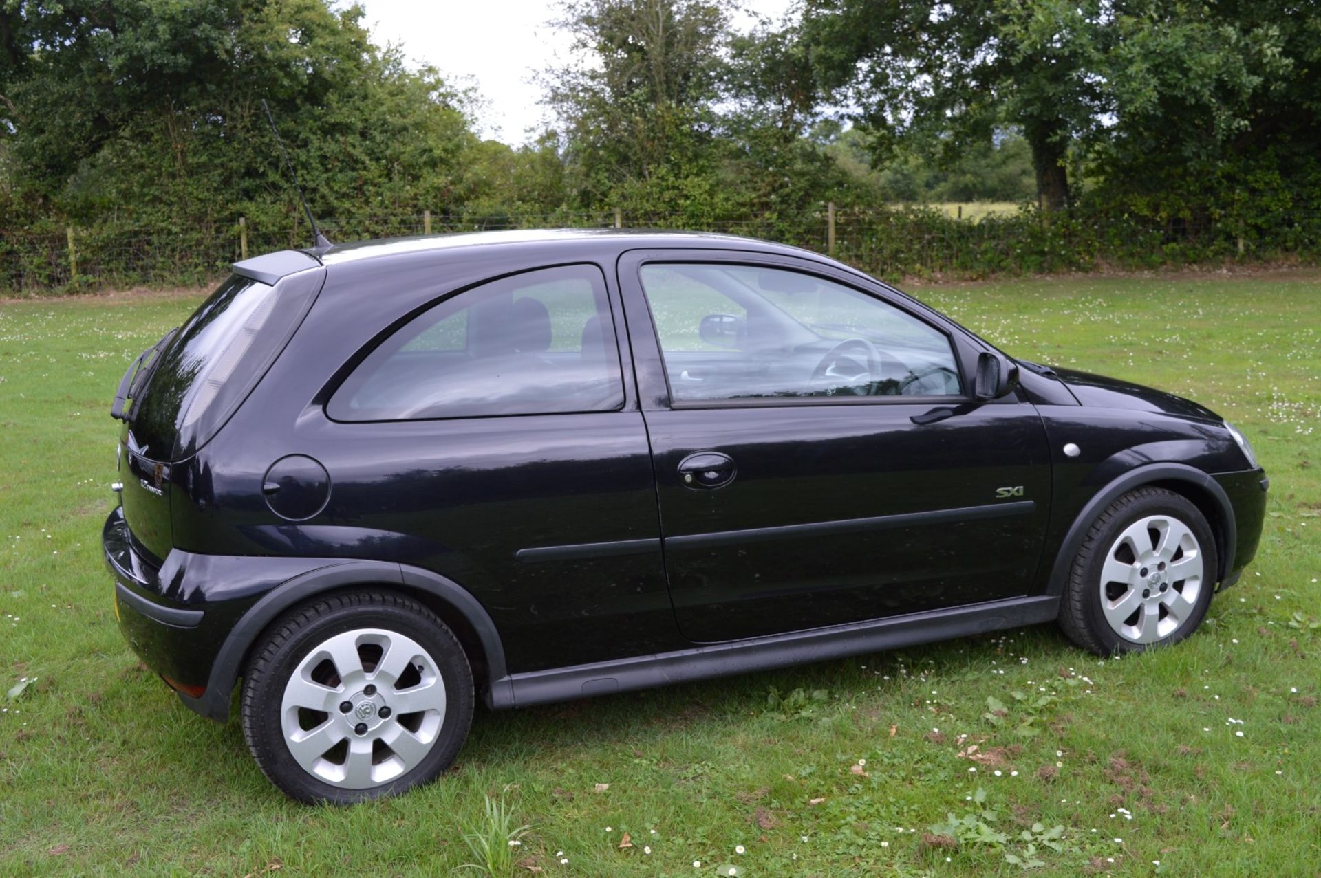 1 x Vauxhall Corsa SXI+ 3 Door Hatchback 1.2 - 2006 56 Plate - 78,000 Miles - MOT June 2018 - Image 2 of 36