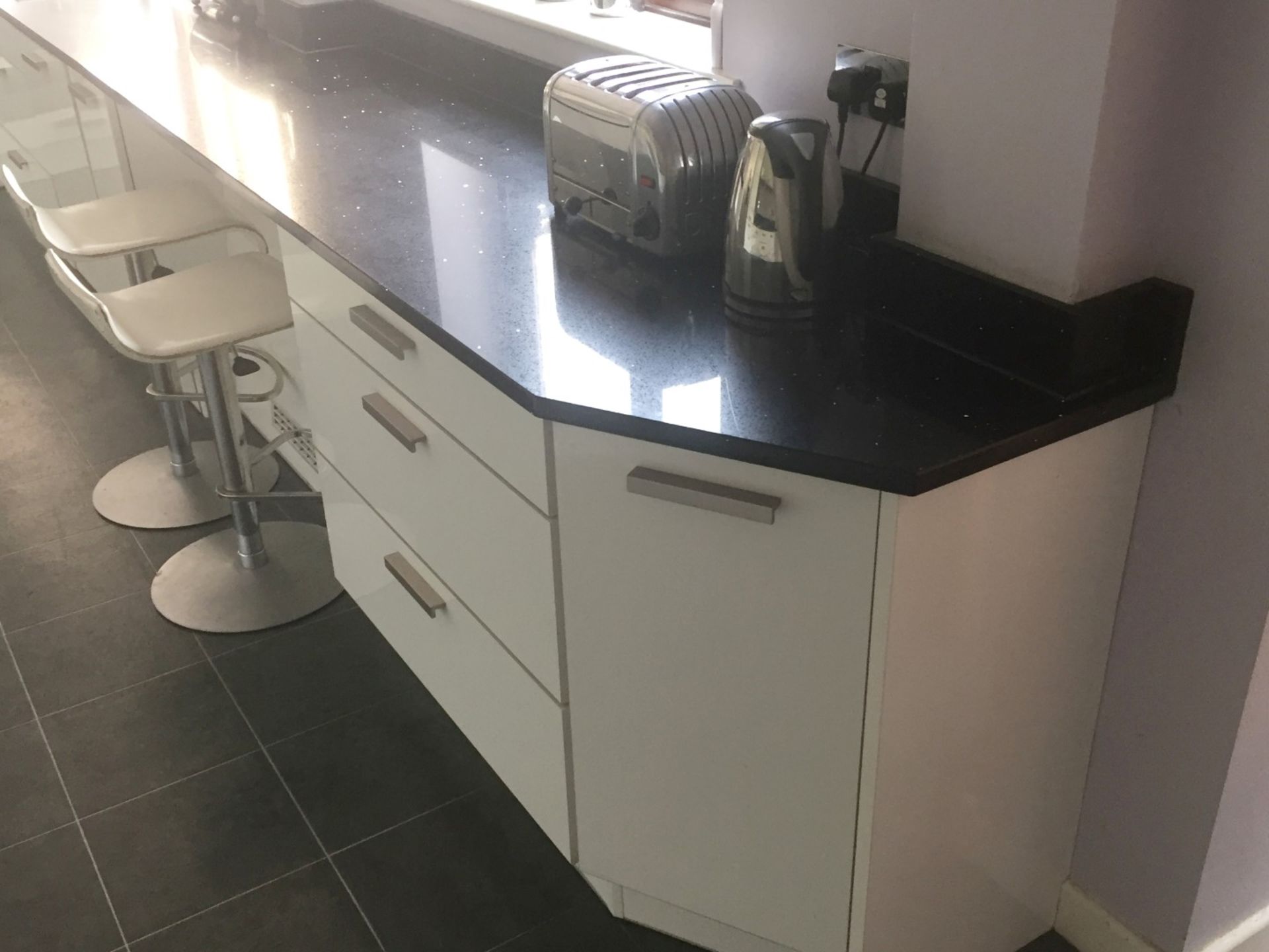 1 x RWK Einbaukuchen Contemporary White Gloss Fitted Kitchen With Galaxy Quartz Worktops and - Image 8 of 75