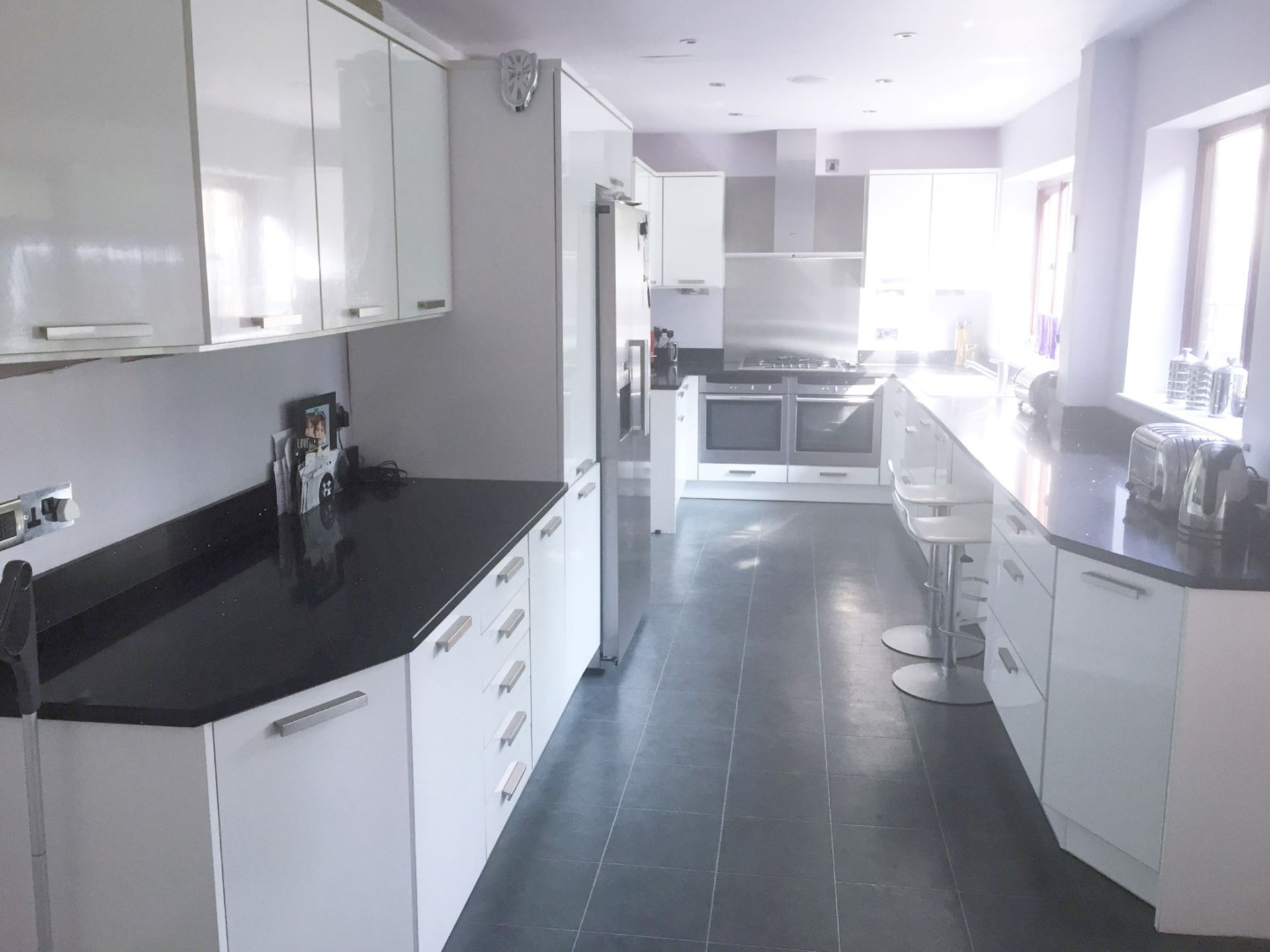 1 x RWK Einbaukuchen Contemporary White Gloss Fitted Kitchen With Galaxy Quartz Worktops and - Image 69 of 75