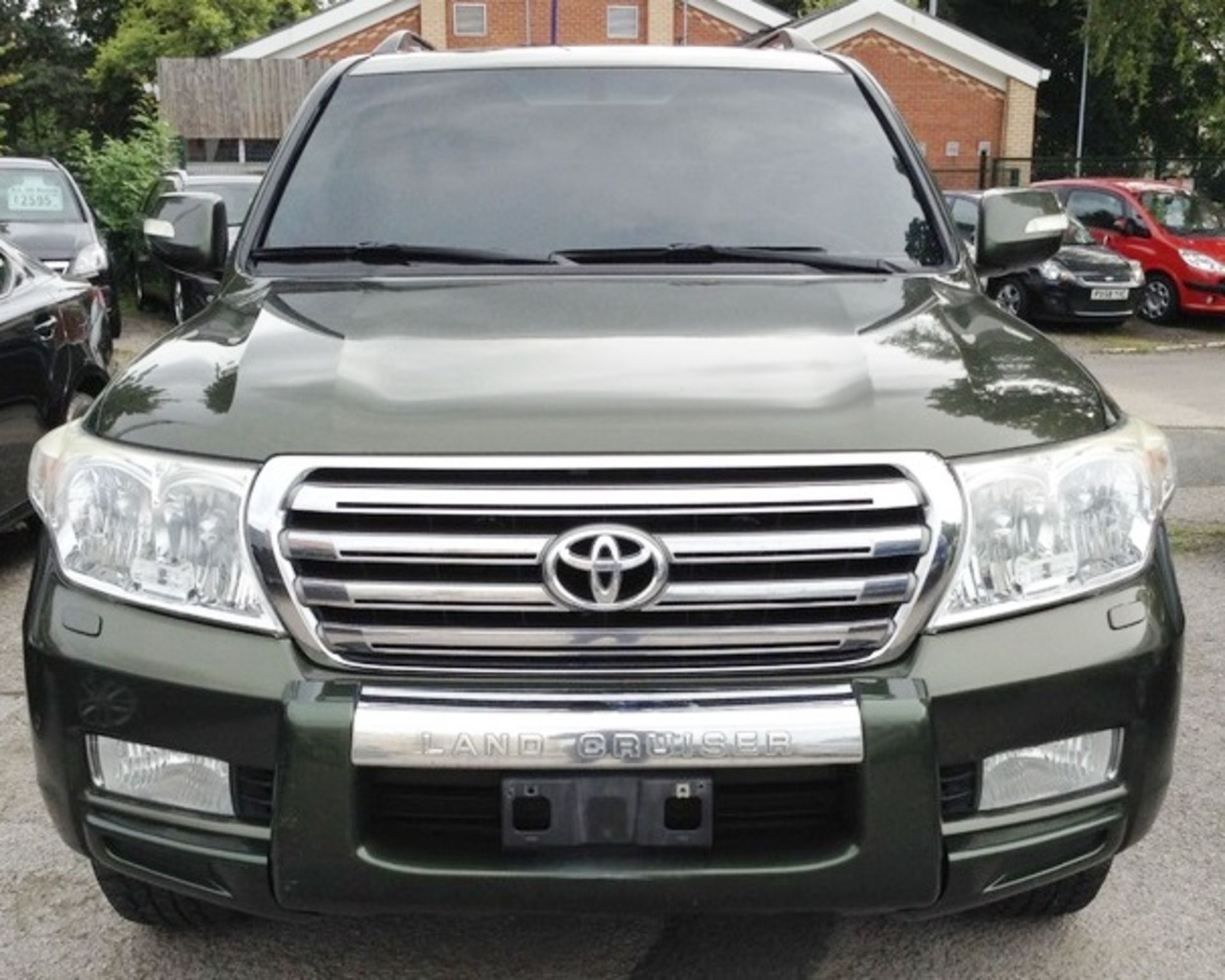 1 x Toyota Land Cruiser Amazon V8 VX-R 4.7 Petrol - Year 2010 - Left Hand Drive - Middle Eastern