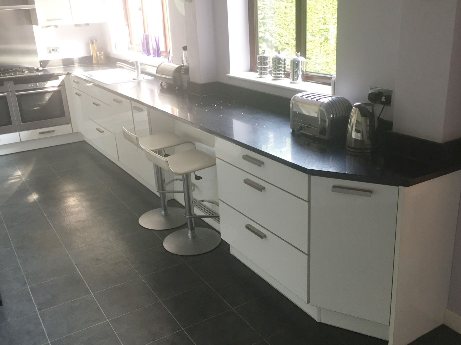 1 x RWK Einbaukuchen Contemporary White Gloss Fitted Kitchen With Galaxy Quartz Worktops and - Image 7 of 75