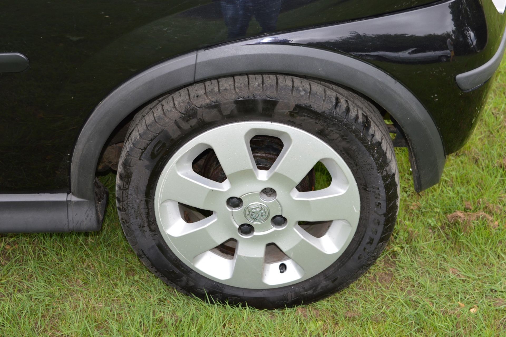 1 x Vauxhall Corsa SXI+ 3 Door Hatchback 1.2 - 2006 56 Plate - 78,000 Miles - MOT June 2018 - Image 16 of 36