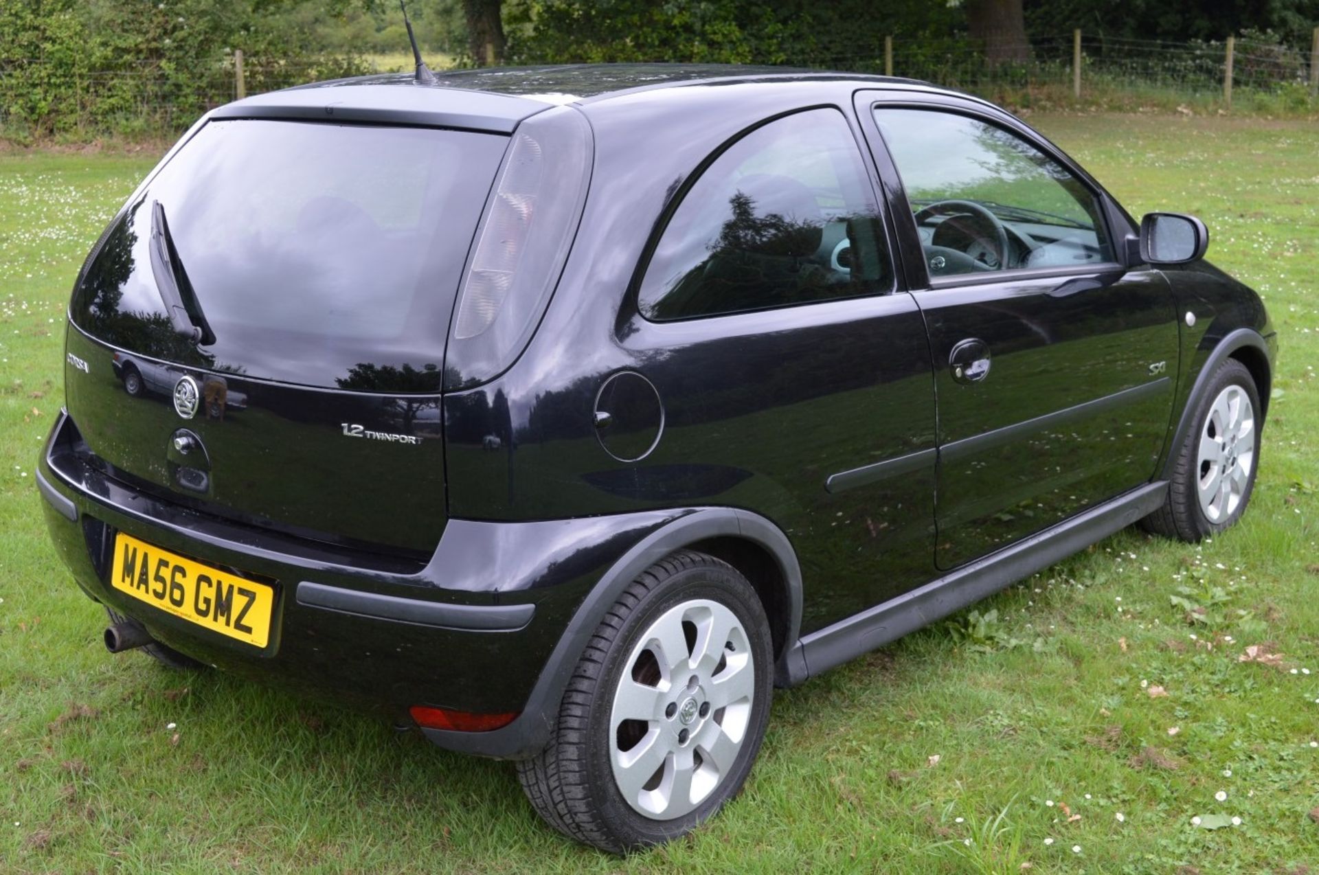 1 x Vauxhall Corsa SXI+ 3 Door Hatchback 1.2 - 2006 56 Plate - 78,000 Miles - MOT June 2018 - Image 3 of 36