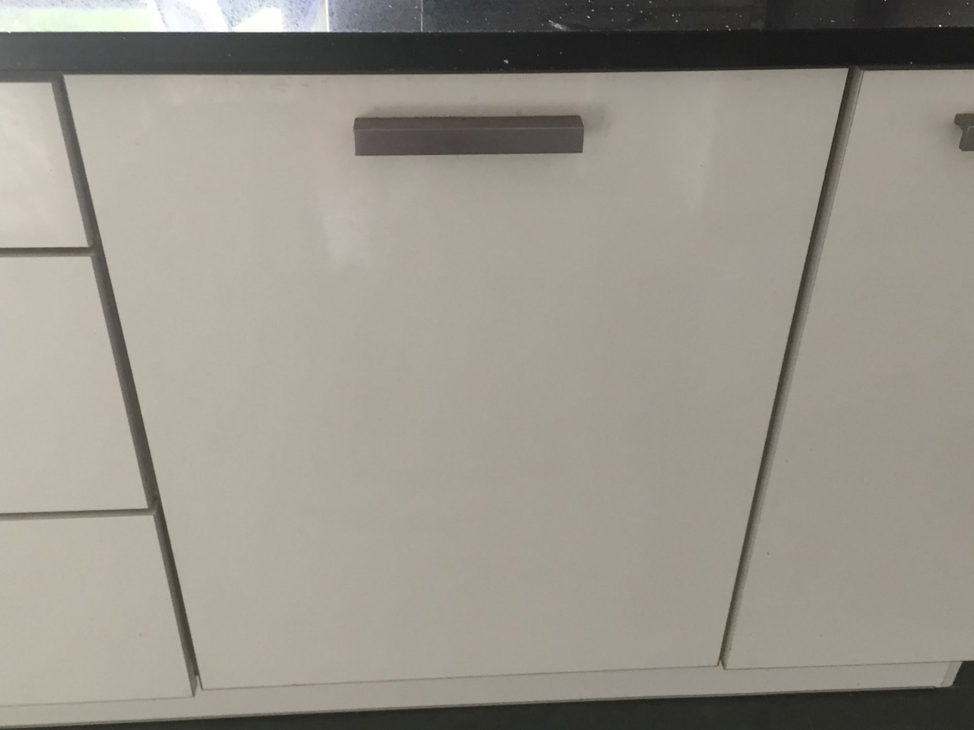 1 x RWK Einbaukuchen Contemporary White Gloss Fitted Kitchen With Galaxy Quartz Worktops and - Image 40 of 75