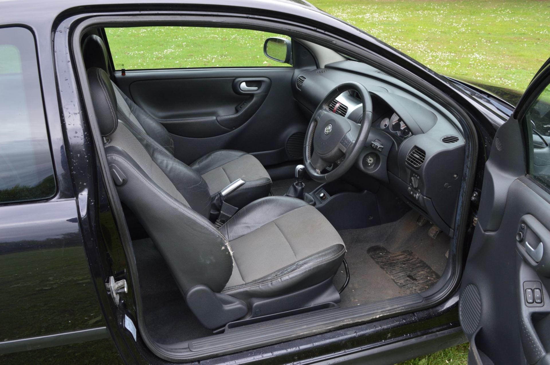 1 x Vauxhall Corsa SXI+ 3 Door Hatchback 1.2 - 2006 56 Plate - 78,000 Miles - MOT June 2018 - Image 20 of 36