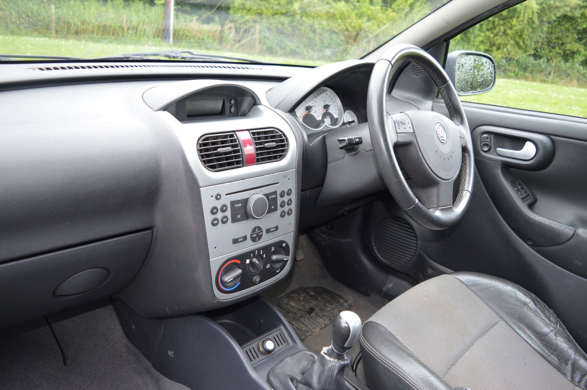 1 x Vauxhall Corsa SXI+ 3 Door Hatchback 1.2 - 2006 56 Plate - 78,000 Miles - MOT June 2018 - Image 29 of 36