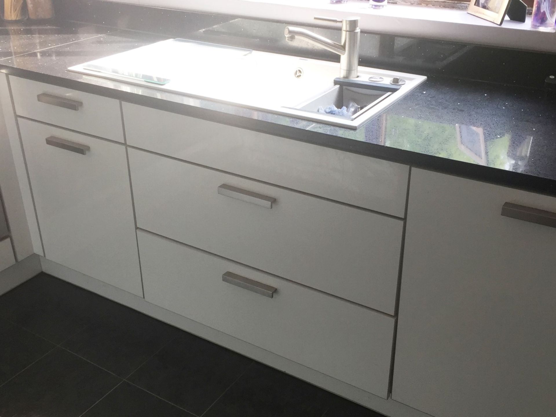 1 x RWK Einbaukuchen Contemporary White Gloss Fitted Kitchen With Galaxy Quartz Worktops and - Image 24 of 75