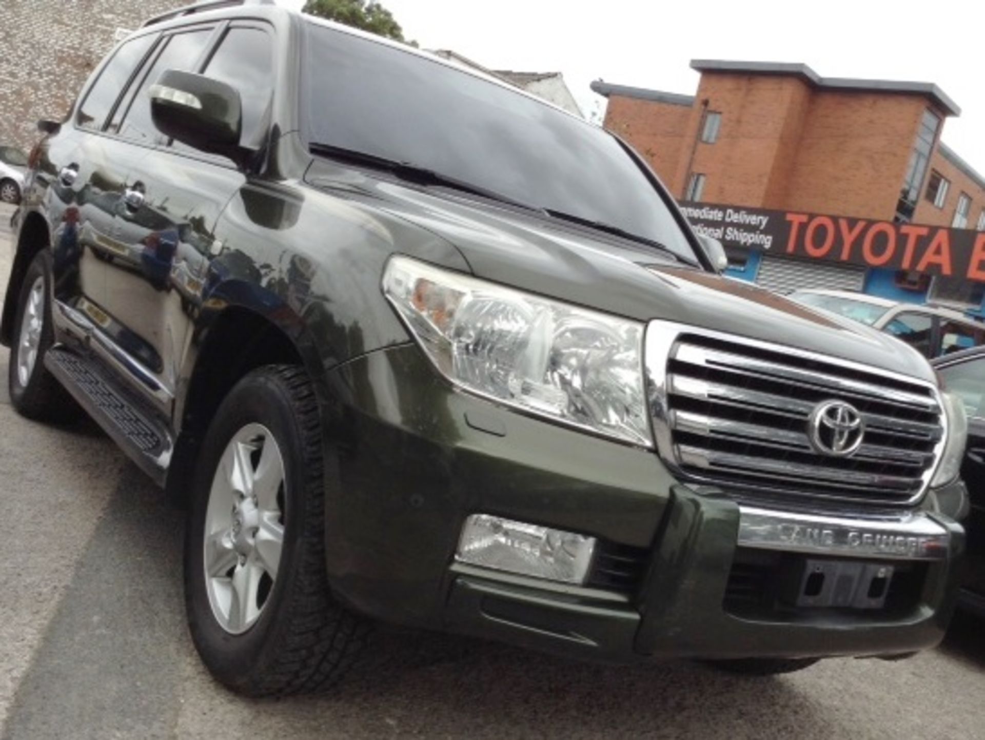 1 x Toyota Land Cruiser Amazon V8 VX-R 4.7 Petrol - Year 2010 - Left Hand Drive - Middle Eastern - Image 2 of 15