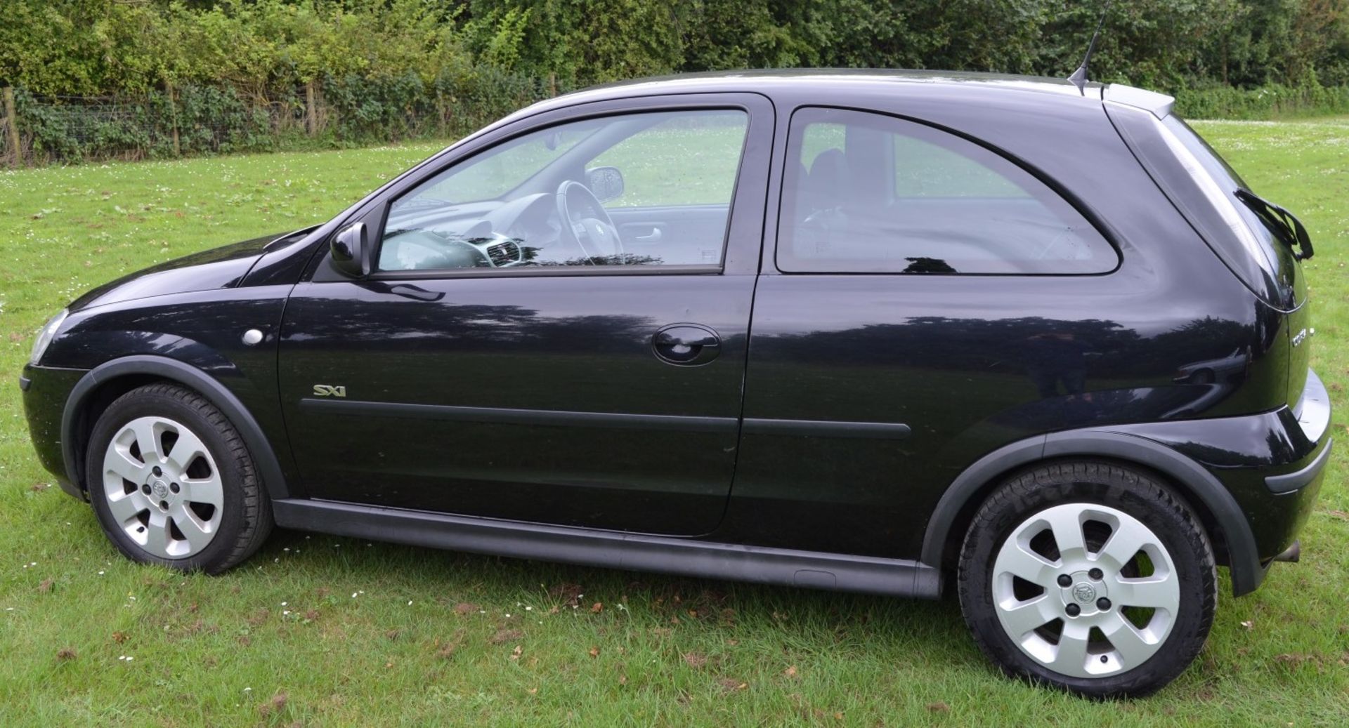 1 x Vauxhall Corsa SXI+ 3 Door Hatchback 1.2 - 2006 56 Plate - 78,000 Miles - MOT June 2018 - Image 7 of 36