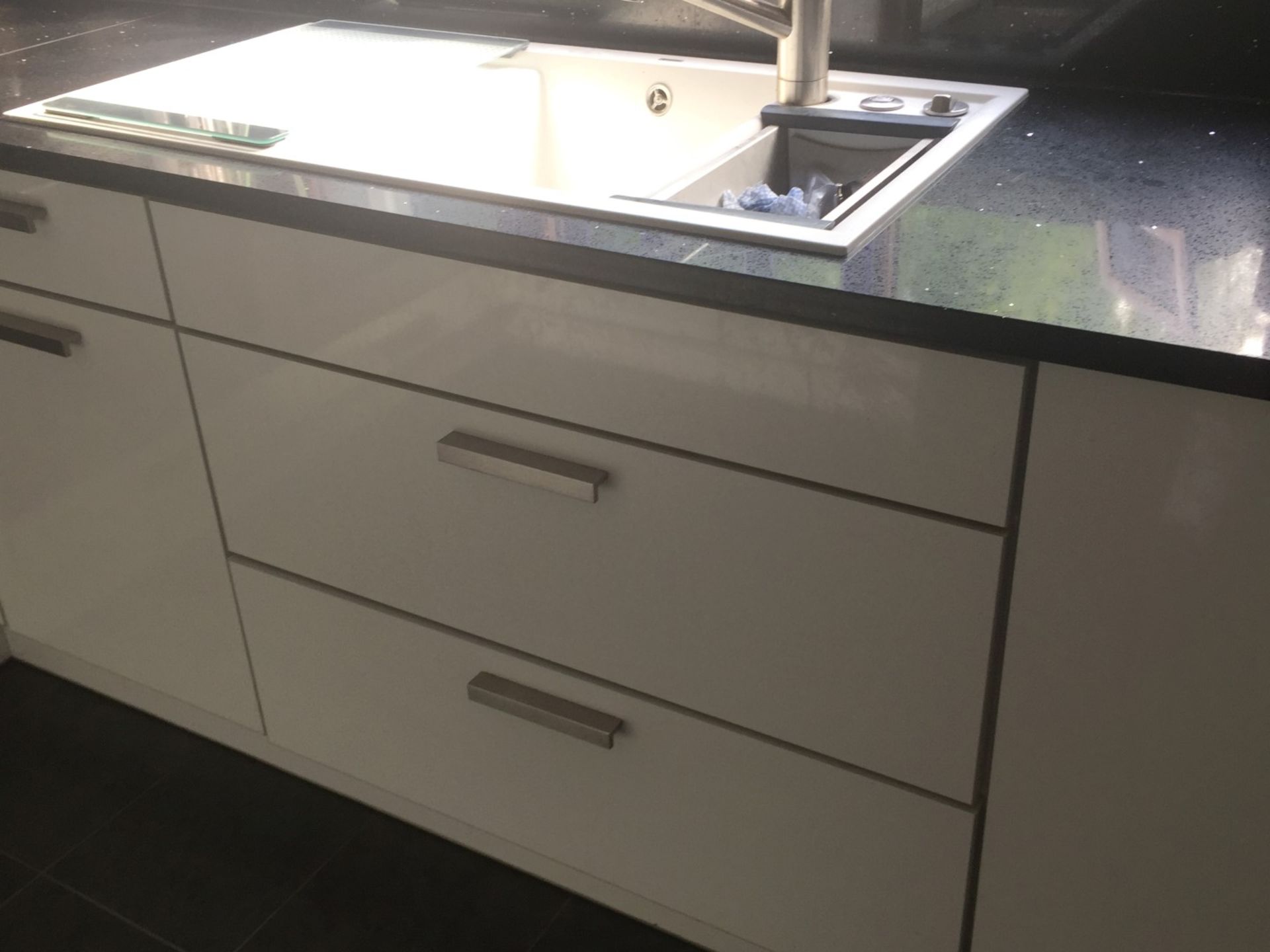 1 x RWK Einbaukuchen Contemporary White Gloss Fitted Kitchen With Galaxy Quartz Worktops and - Image 42 of 75