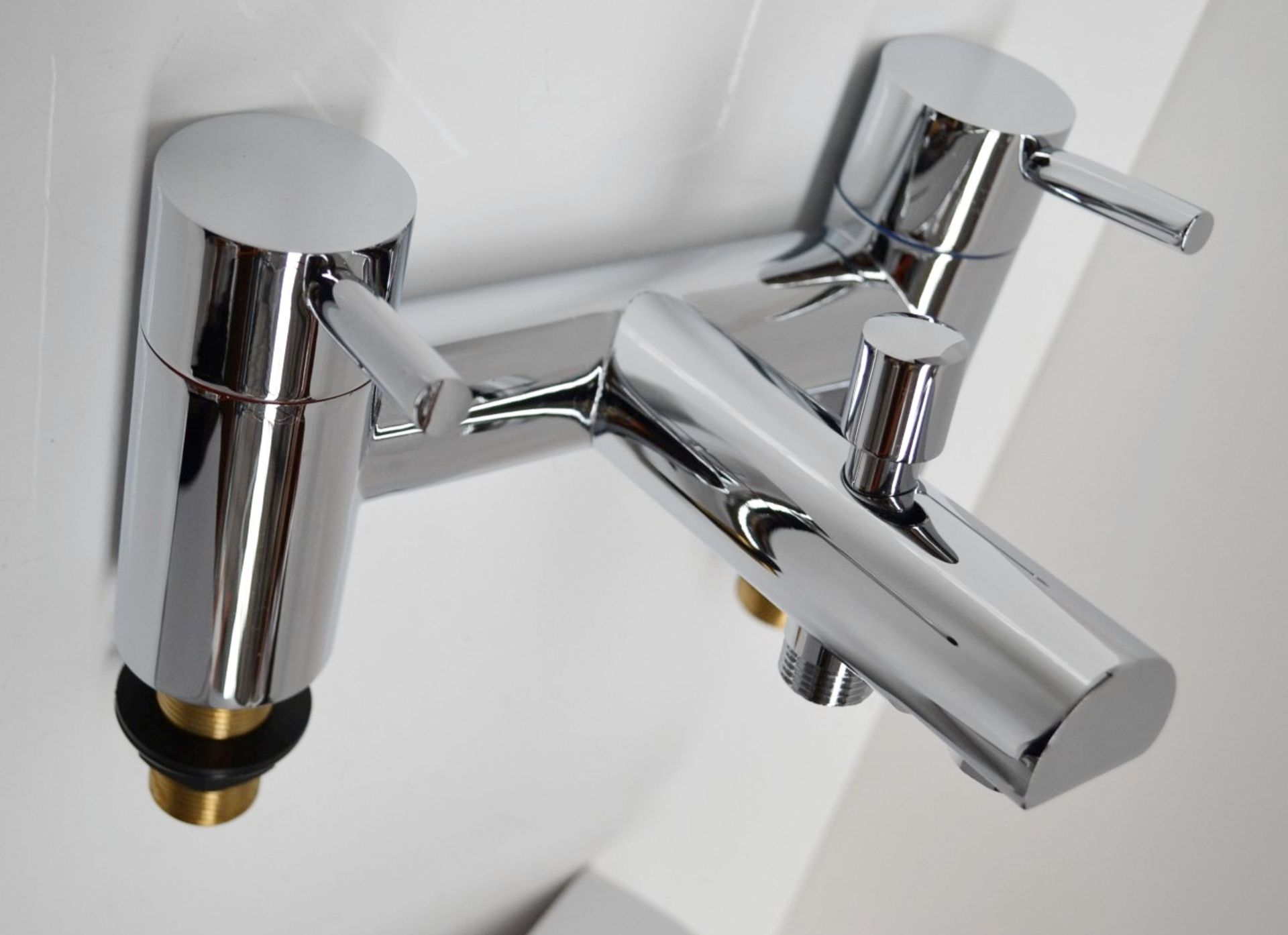 1 x Matrix Bath Mixer Tap - Featuring Modern Style With A Round Shape - Ref: MBI031 - CL190 - Unused - Image 8 of 8