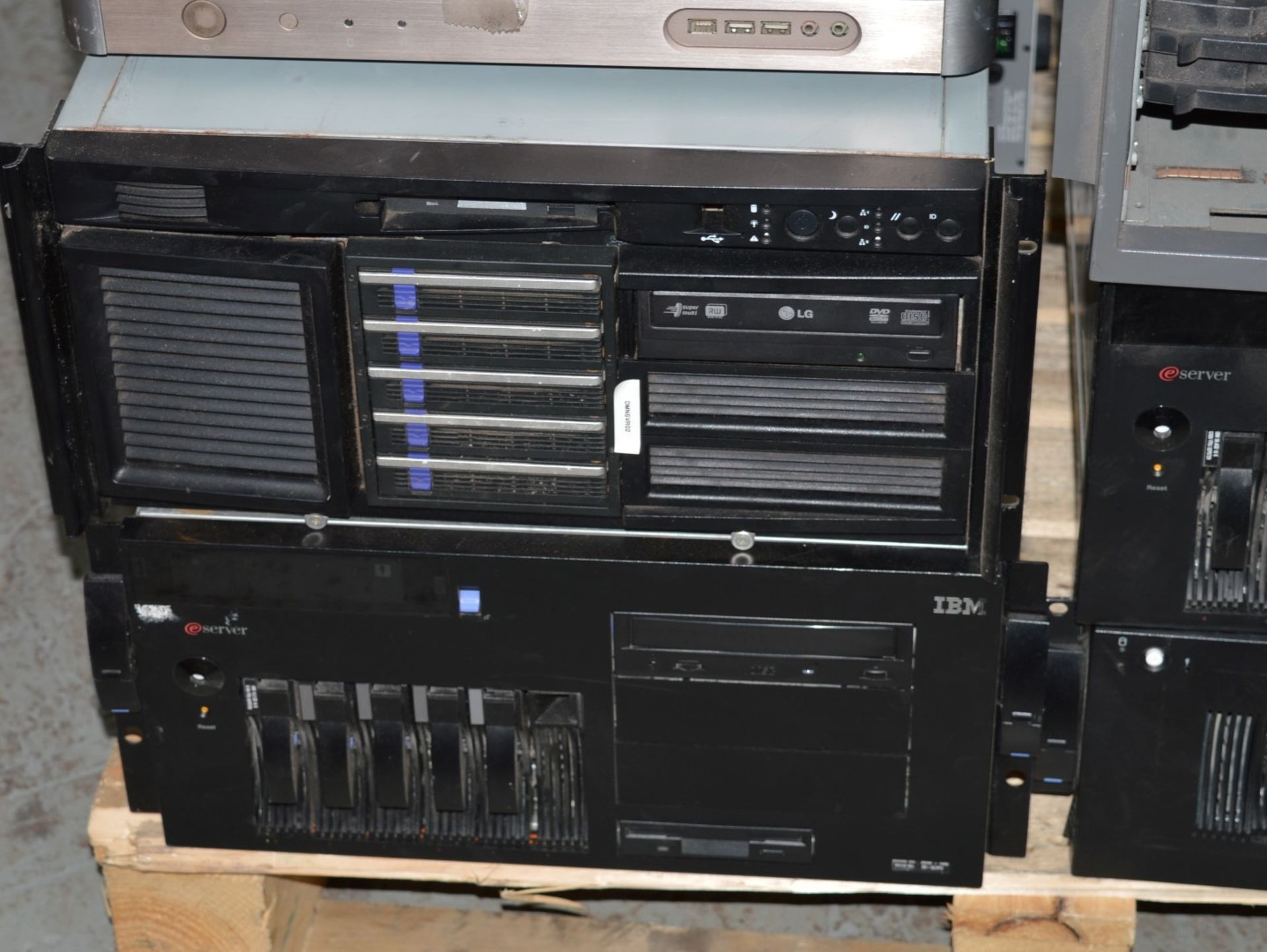 1 x Assorted Pallet Lot of Assorted Servers and Desktop Computer Computers - C011 - Ref IT200 - - Image 3 of 6