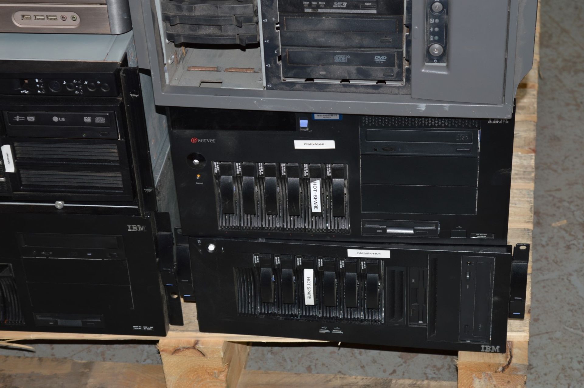 1 x Assorted Pallet Lot of Assorted Servers and Desktop Computer Computers - C011 - Ref IT200 - - Image 4 of 6