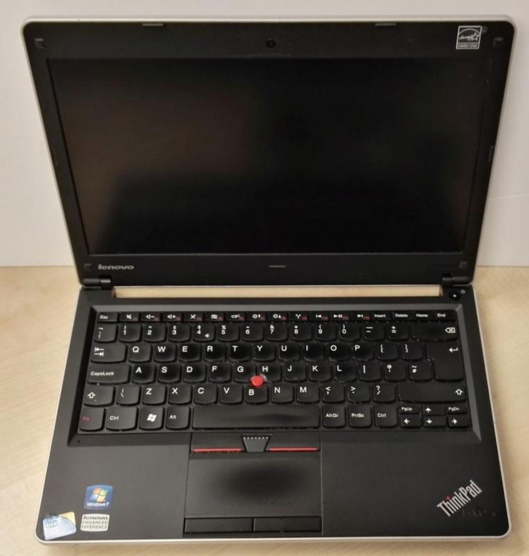 1 x Lenovo Thinkpad Edge 13 i3 Laptop Computer - Features a 13.3 Inch Screen, Intel i3-380U 1330MHz - Image 3 of 9