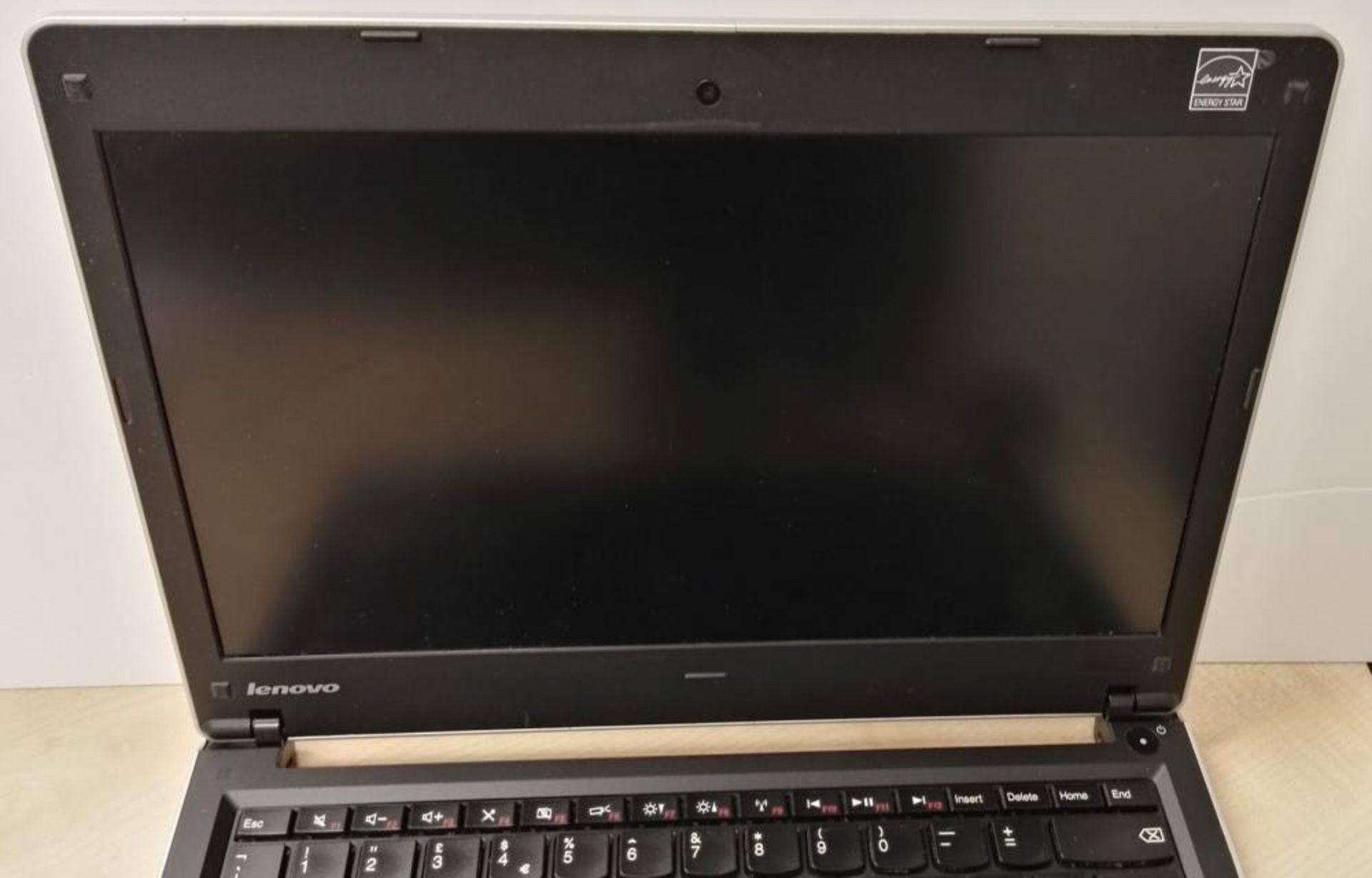 1 x Lenovo Thinkpad Edge 13 i3 Laptop Computer - Features a 13.3 Inch Screen, Intel i3-380U 1330MHz - Image 5 of 9