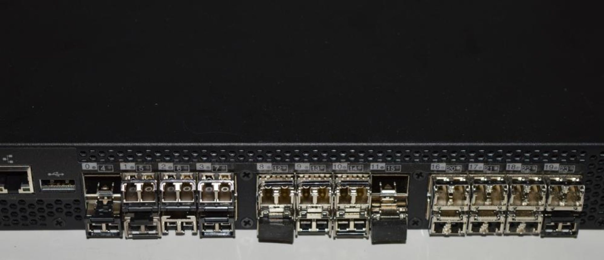 1 x IBM 24 port Fibre Switch - Model 249824E / 2498-B24/24E - Includes Transceivers and Rack Mount R - Image 4 of 5