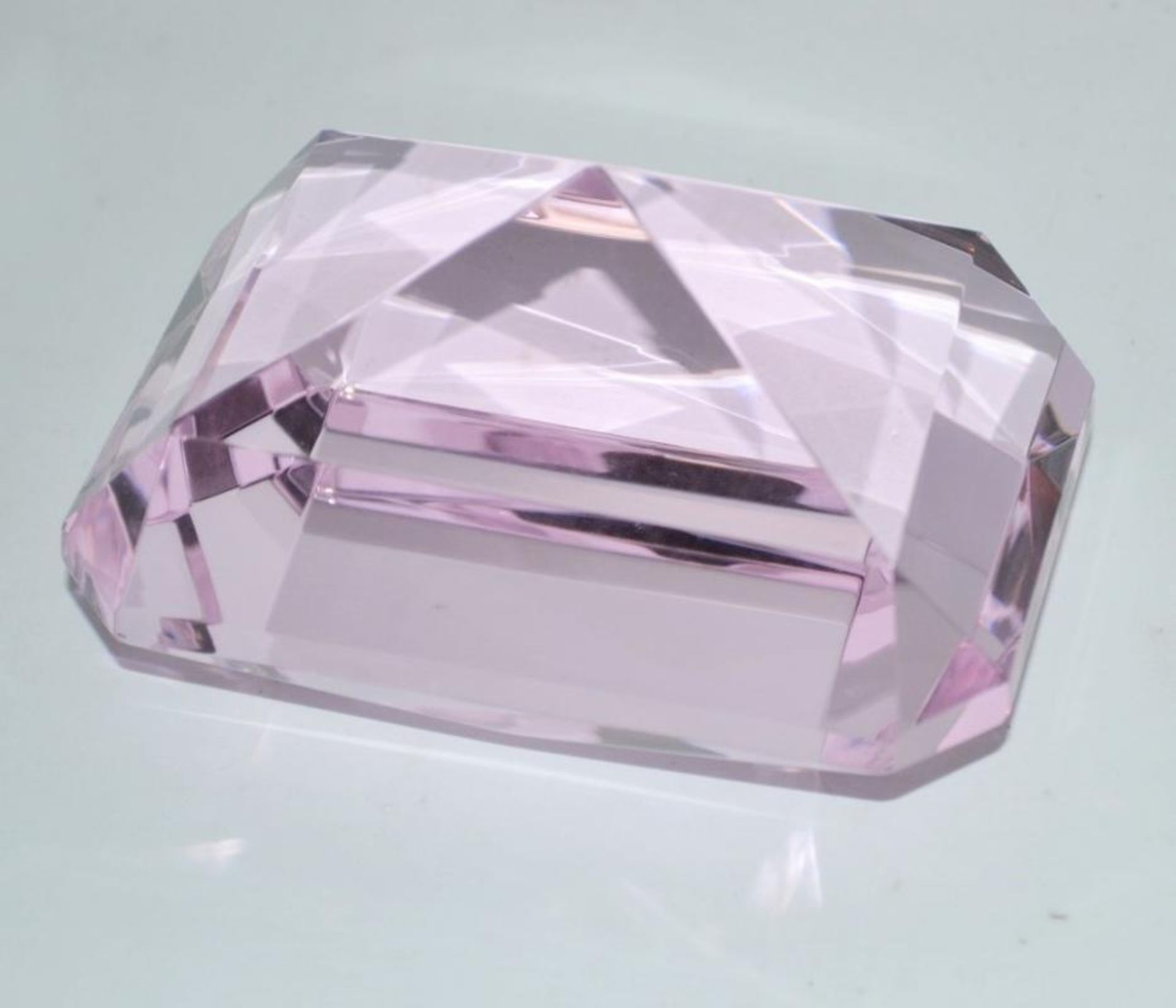 10 x ICE London Emerald Shaped Crystal Paperweight - Colour: Pink - 100mm In Diameter - New / Unused - Image 4 of 4