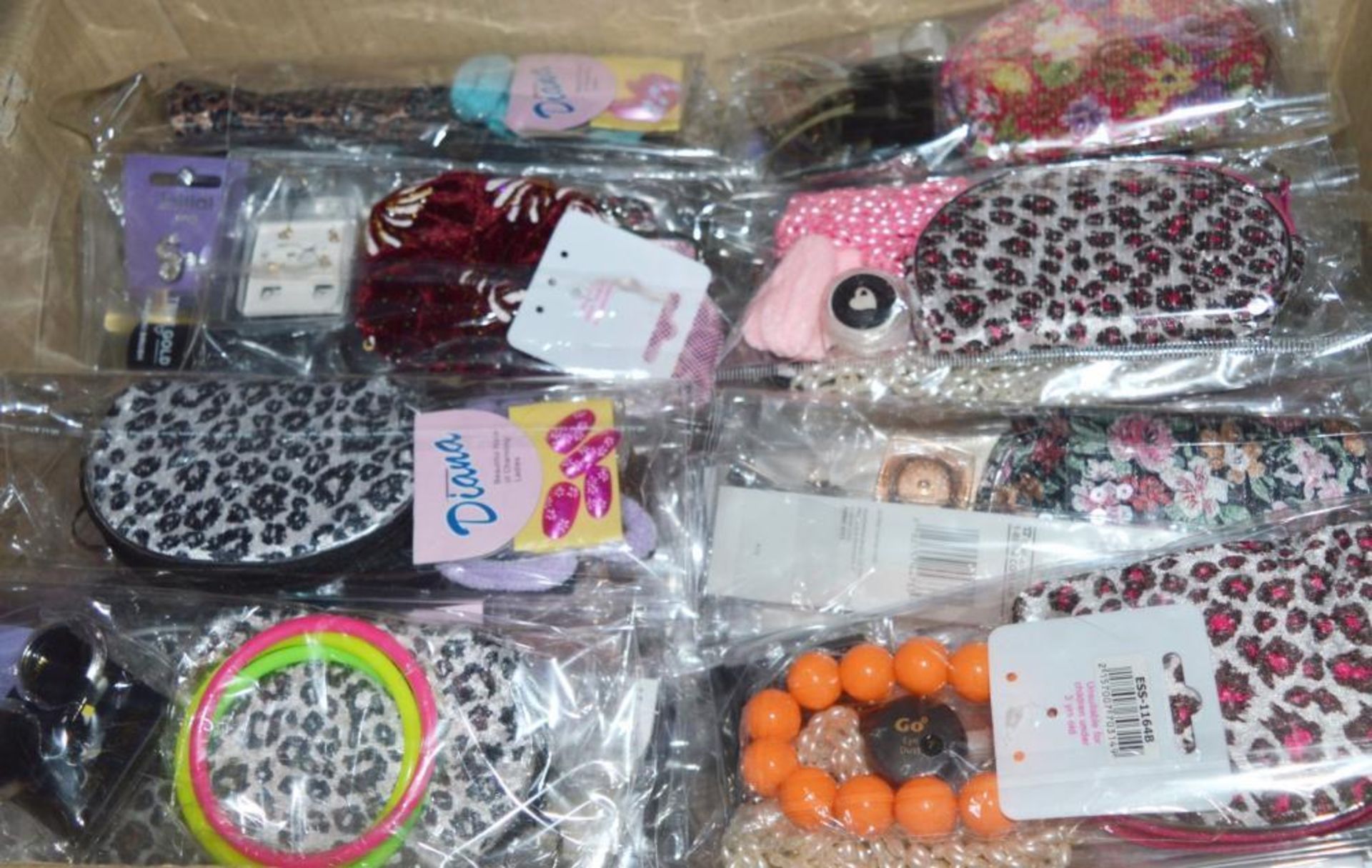 50 x Girls Beauty Gift Sets - Each Set Includes Items Such as a Stylish Purse, Ear Rings, Hair Bobbl - Bild 7 aus 14