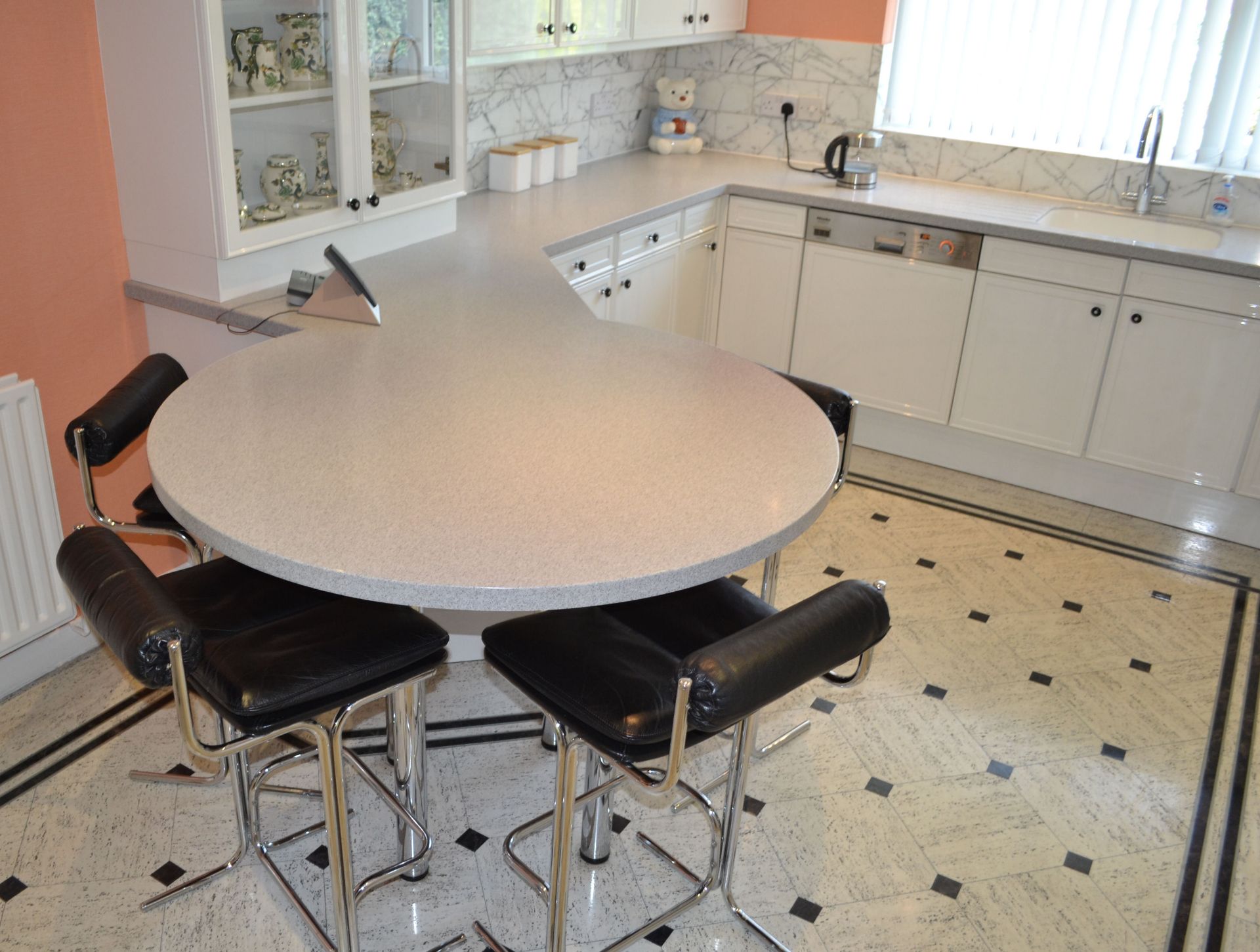 1 x Stunning Bespoke Siematic Gloss White Fitted Kitchen With Corian Worktops - NO VAT ON HAMMER - Image 17 of 18