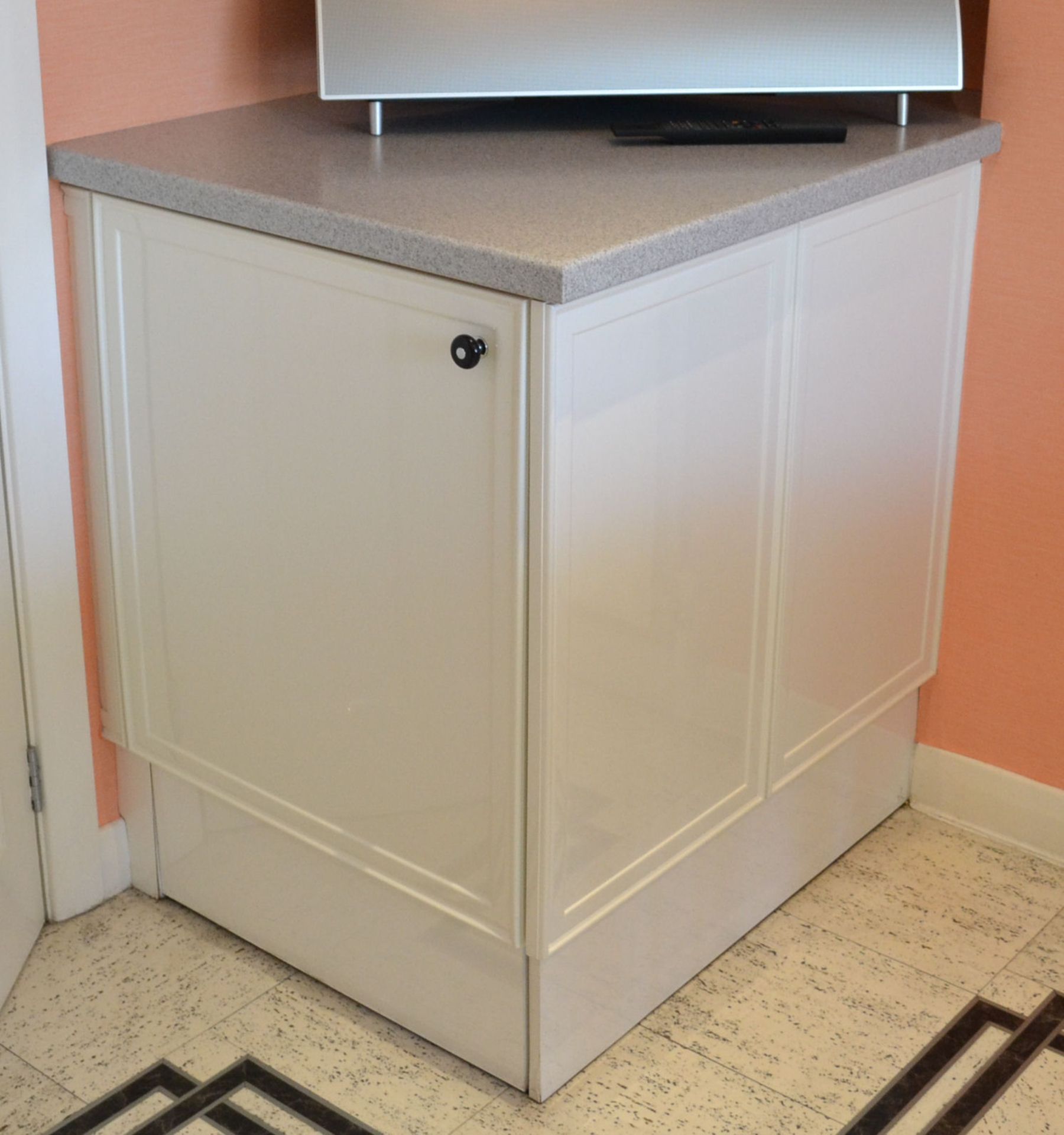 1 x Stunning Bespoke Siematic Gloss White Fitted Kitchen With Corian Worktops - NO VAT ON HAMMER - Image 9 of 18