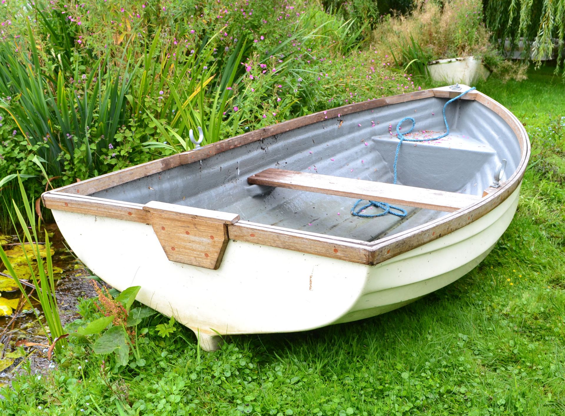1 x Clovelly 290 Glass Fibre Rowing Boat - 240Kg Maximum Load - CL226 - Location: Knutsford WA16 - Image 7 of 15