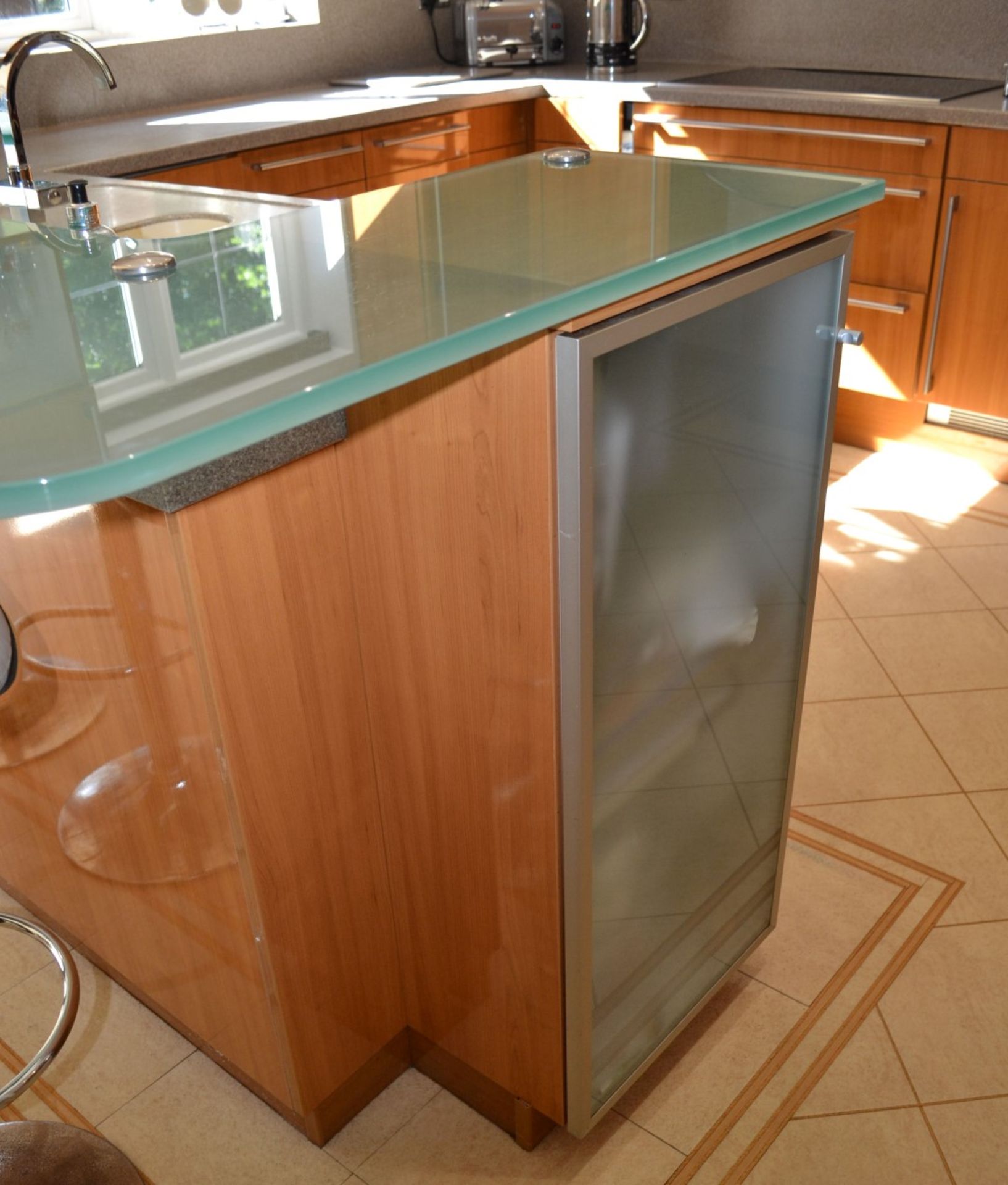 1 x Bespoke Siematic Gloss Fitted Kitchen With Corian Worktops and Frosted Glass Breakfast Bar - - Image 66 of 75