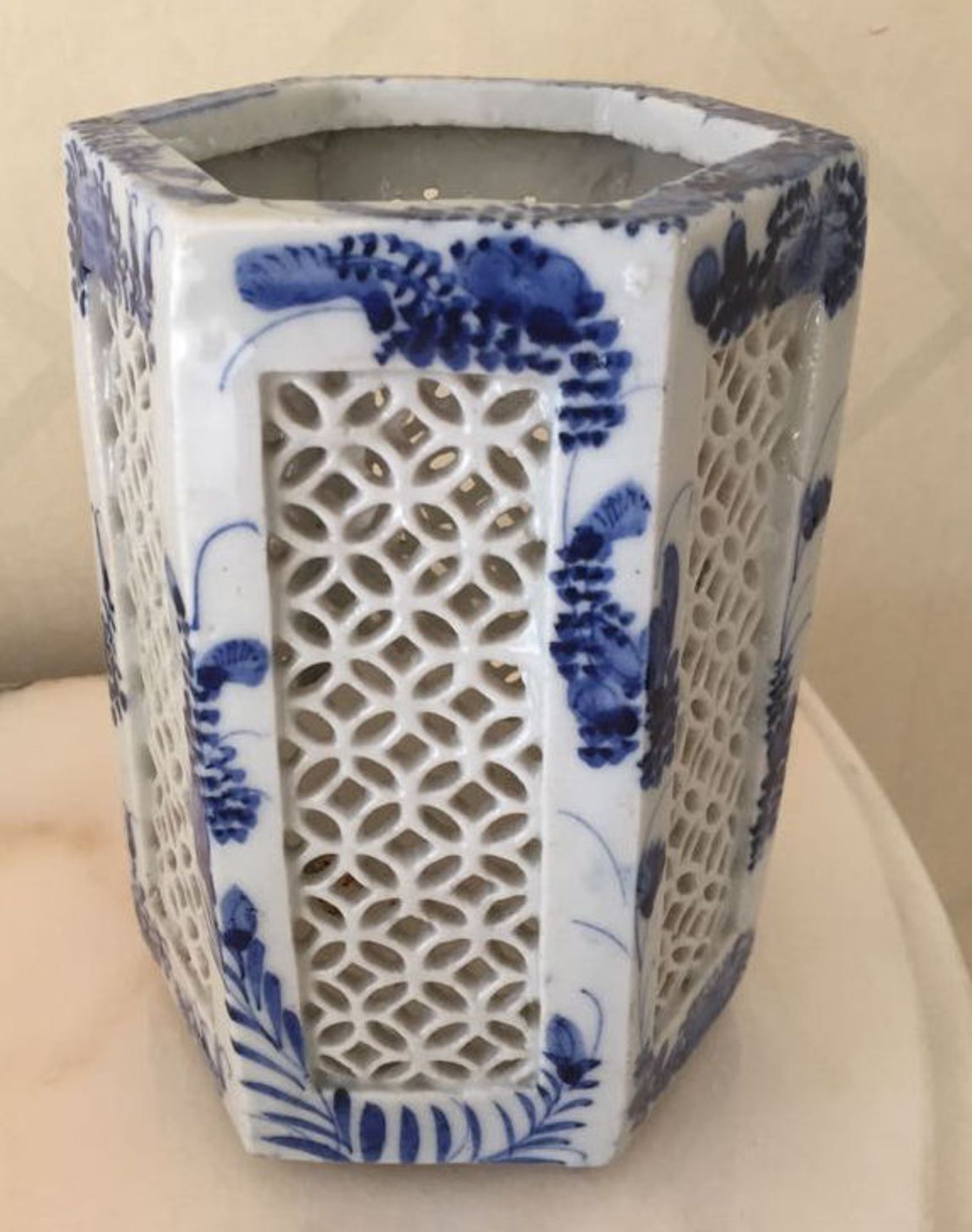 1 x Blue and White Chinese Style Lattice Plant Pot - CL226 - Location: Knutsford WA16 - NO VAT ON