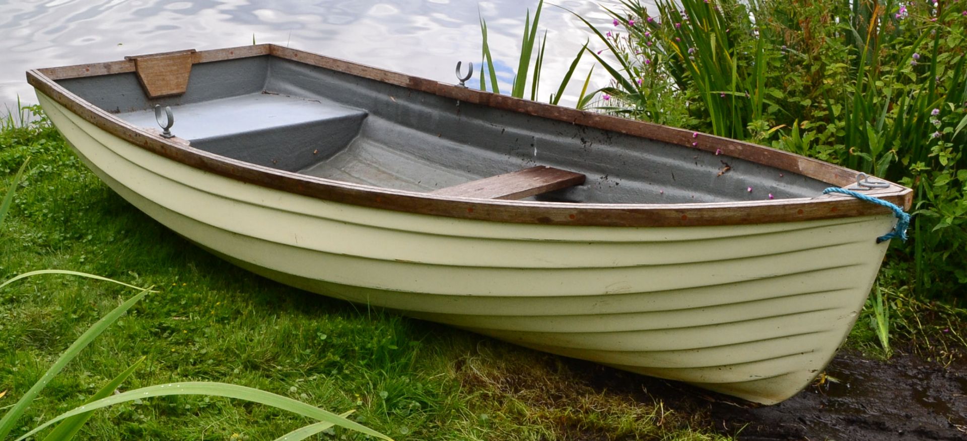 1 x Clovelly 290 Glass Fibre Rowing Boat - 240Kg Maximum Load - CL226 - Location: Knutsford WA16 - Image 2 of 15