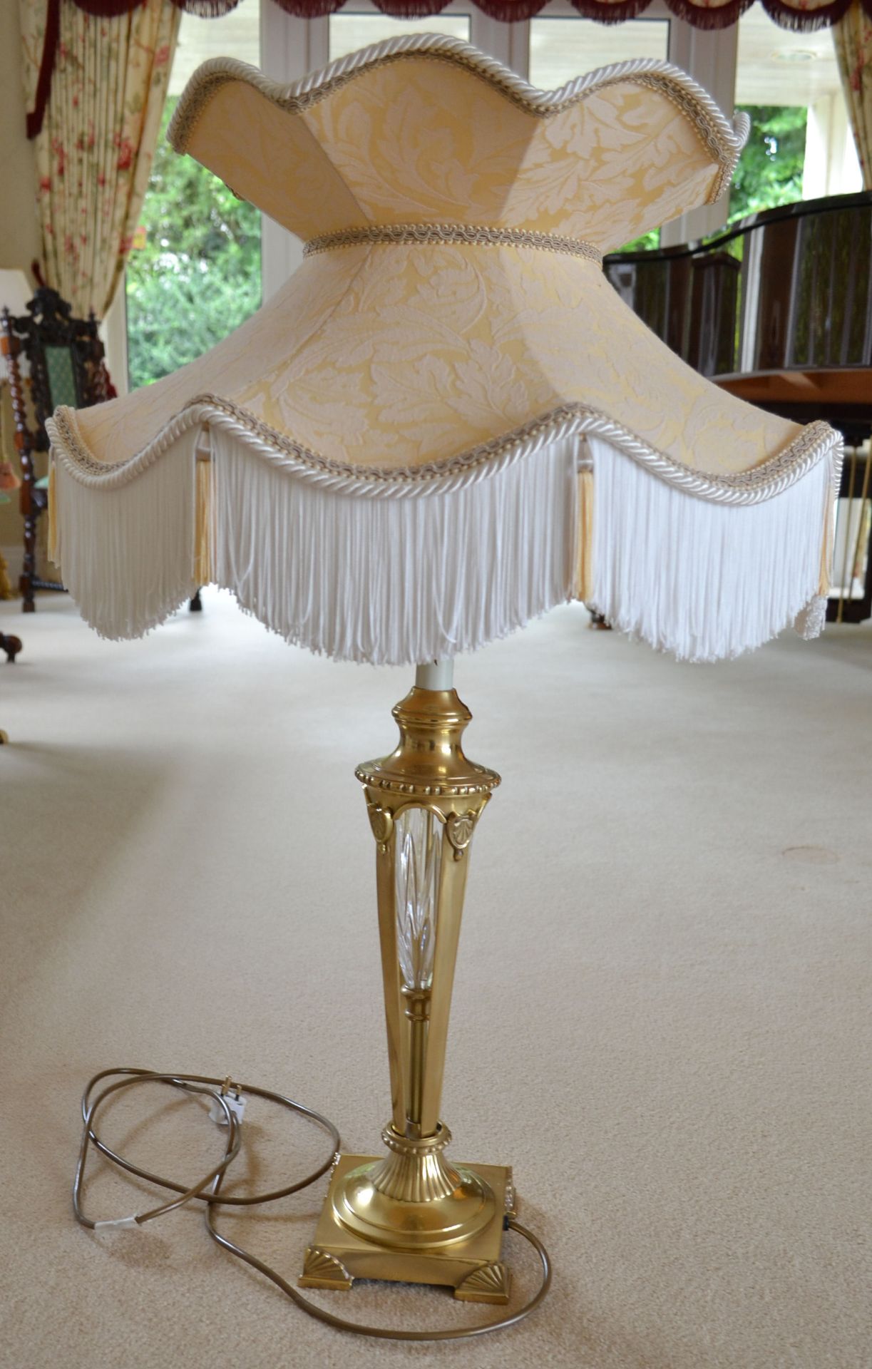 1 x Art Deco Style Lamp in Gold - CL226 - Location: Knutsford WA16 - NO VAT ON THE HAMMER Includes
