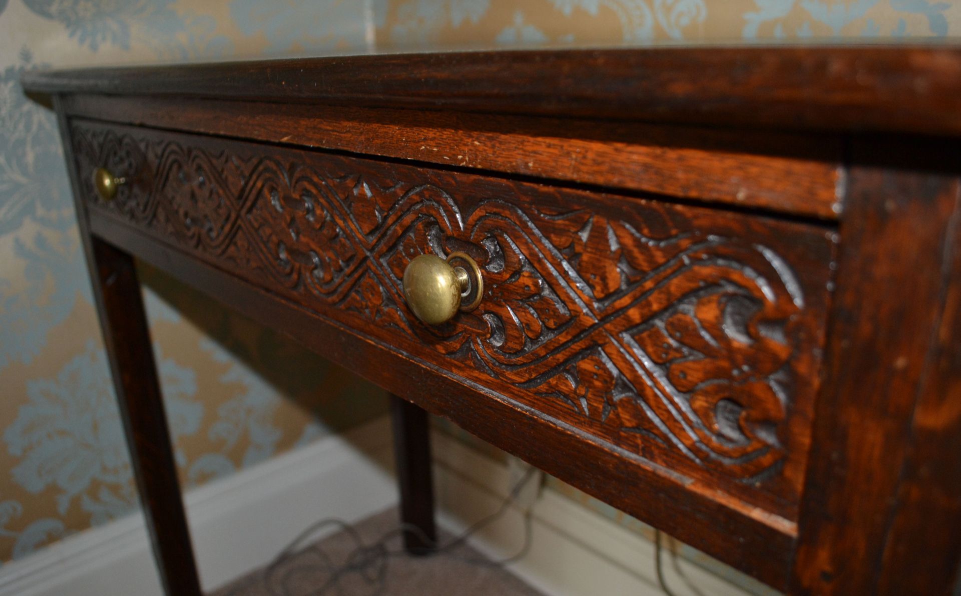 1 x Antique Solid Wood Console Table - CL226 - Location: Knutsford WA16 - NO VAT ON THE HAMMER - Image 4 of 9