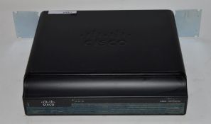 1 x Cisco 1900 Series CISCO1941/K9 1941 Router - V04 - CL400 Ref IT069 - Location: Altrincham