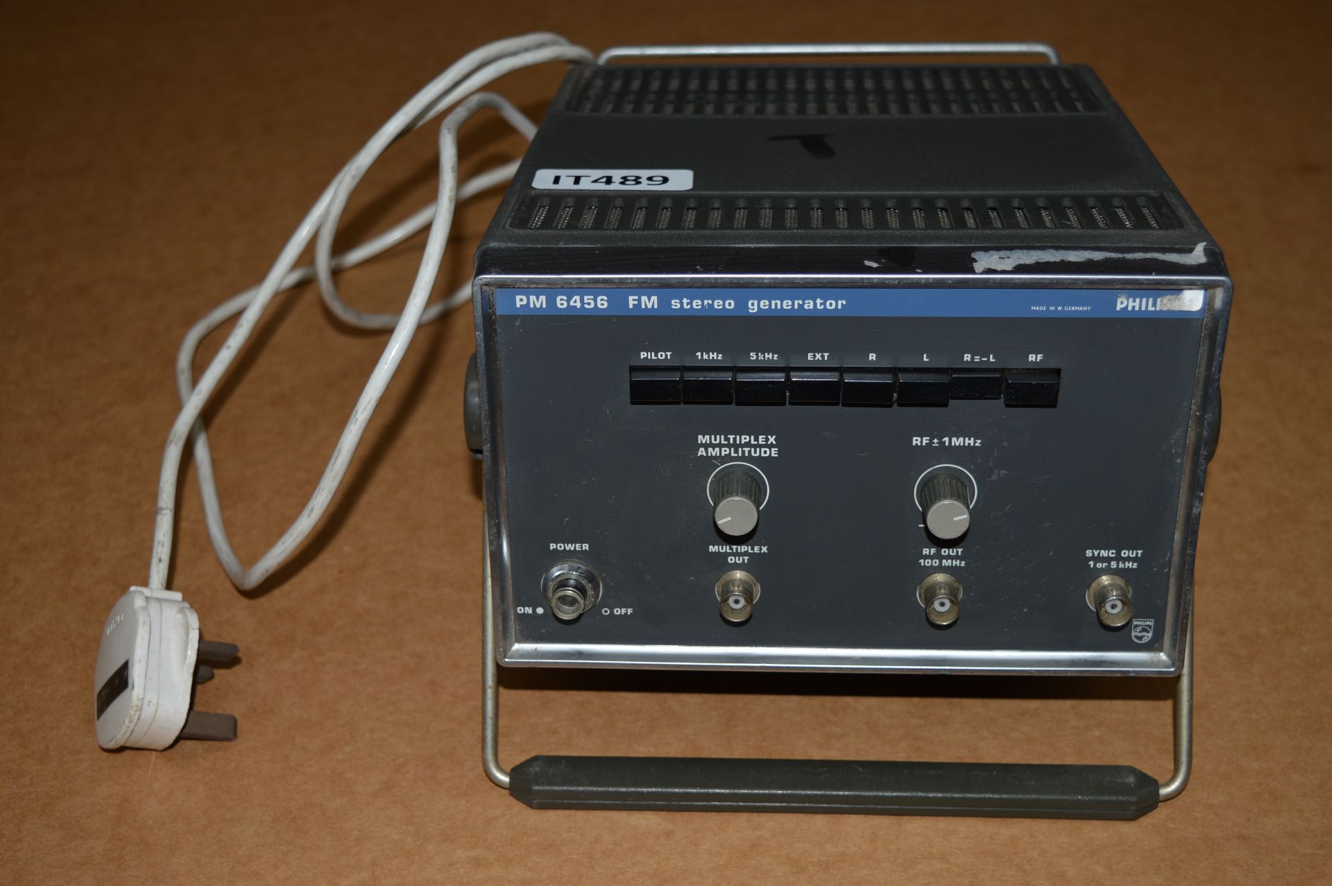 1 x Grundig Electronic FarbGenerator Model FG5 - PAL 240v - CL011 - Ref IT422 - Location: Altrincham - Image 2 of 5